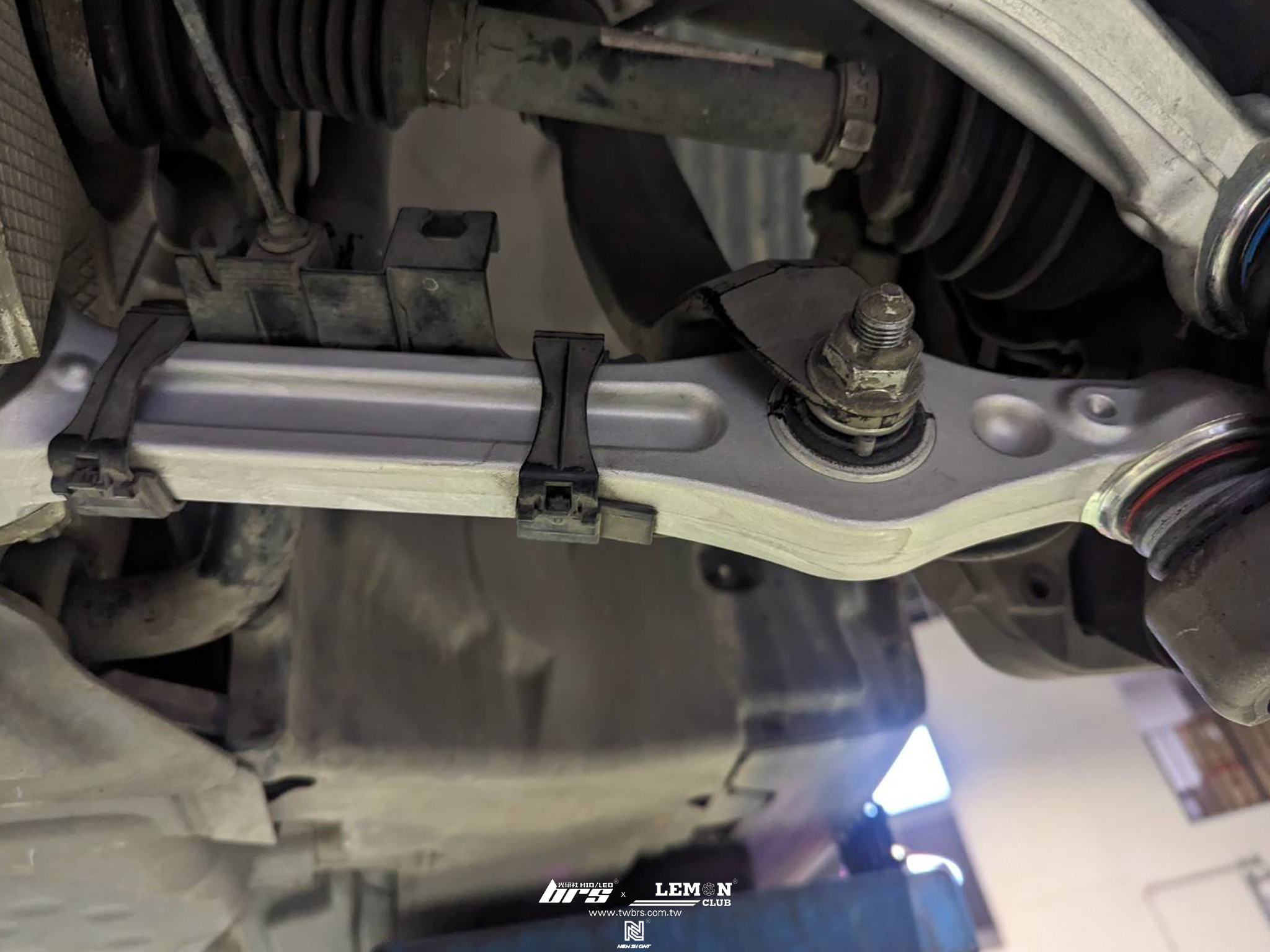 Benz GLC 250 安裝 三角架拉桿+HUNTER 3D電腦四輪定位