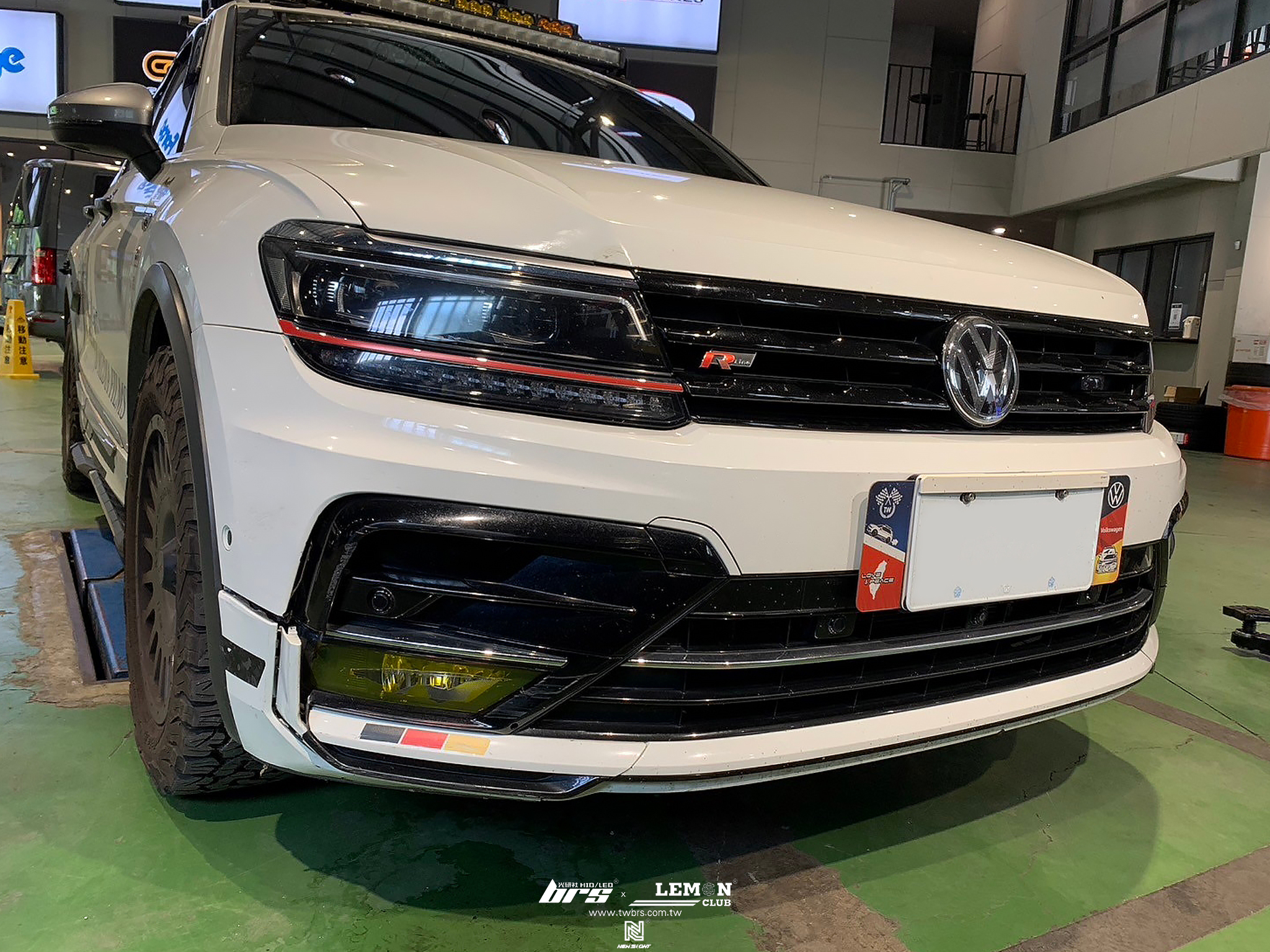 Volkswagen New Tiguan 380 R-Line 保養 R-Line前保桿(事故修復)