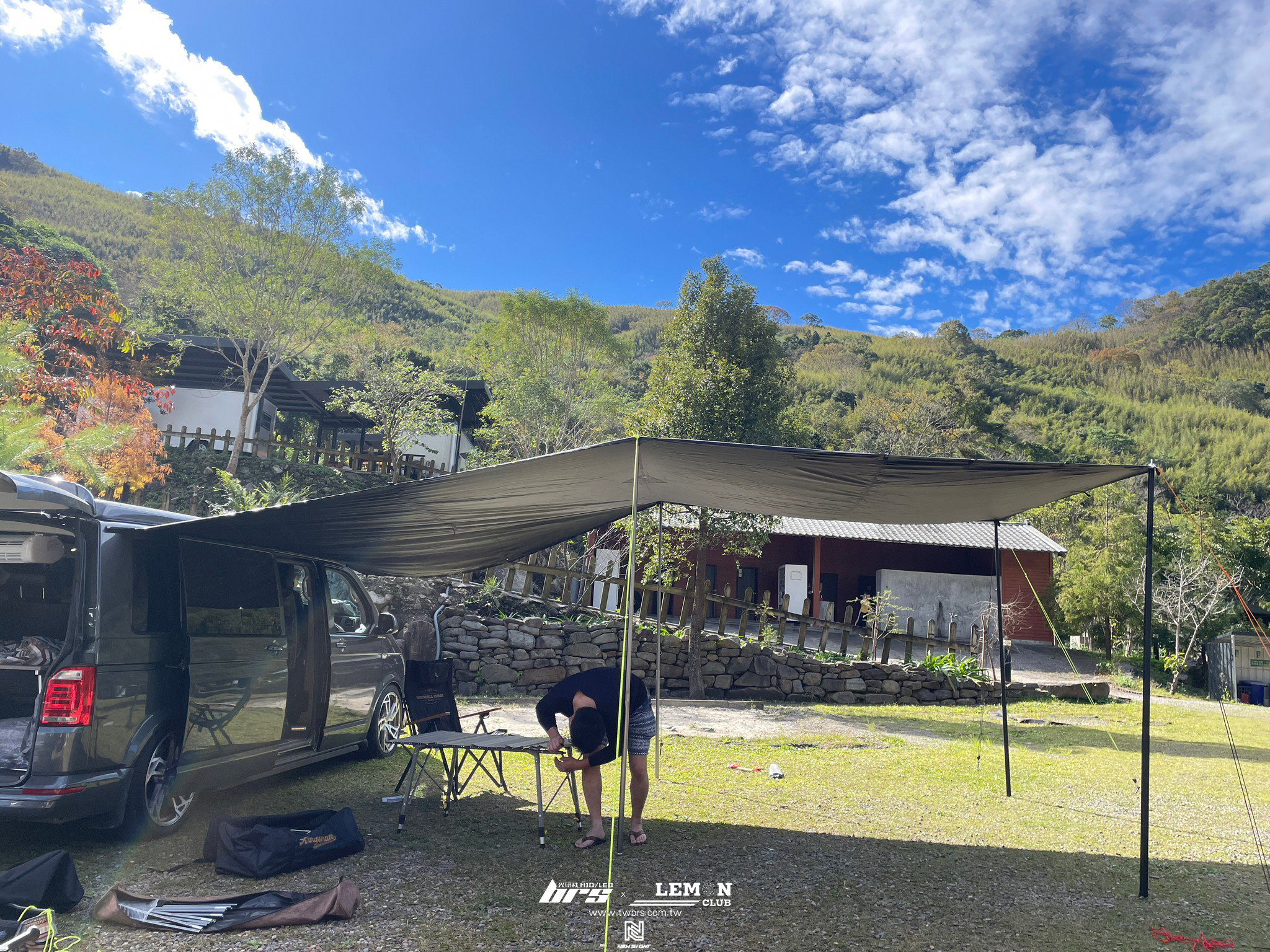 Volkswagen T6 安裝 C型槽專用車邊天幕(3米x6米)