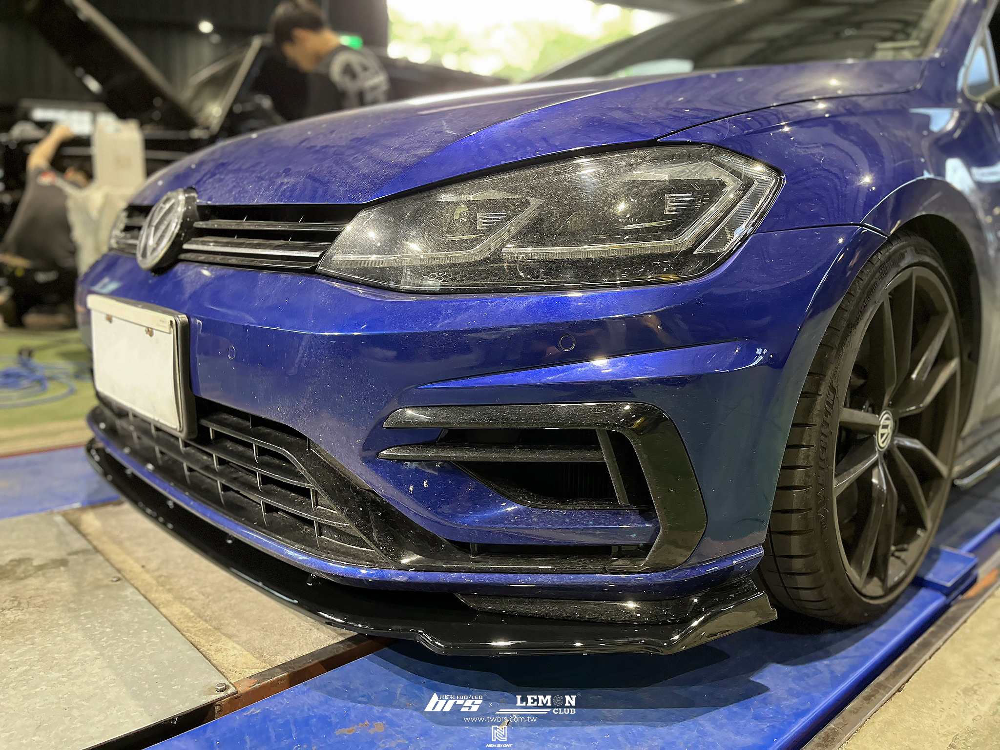 Volkswagen Golf 7.5 R 安裝 類MAX後下擾流+類MAX後下包角+類MAX前下巴+類MAX側裙