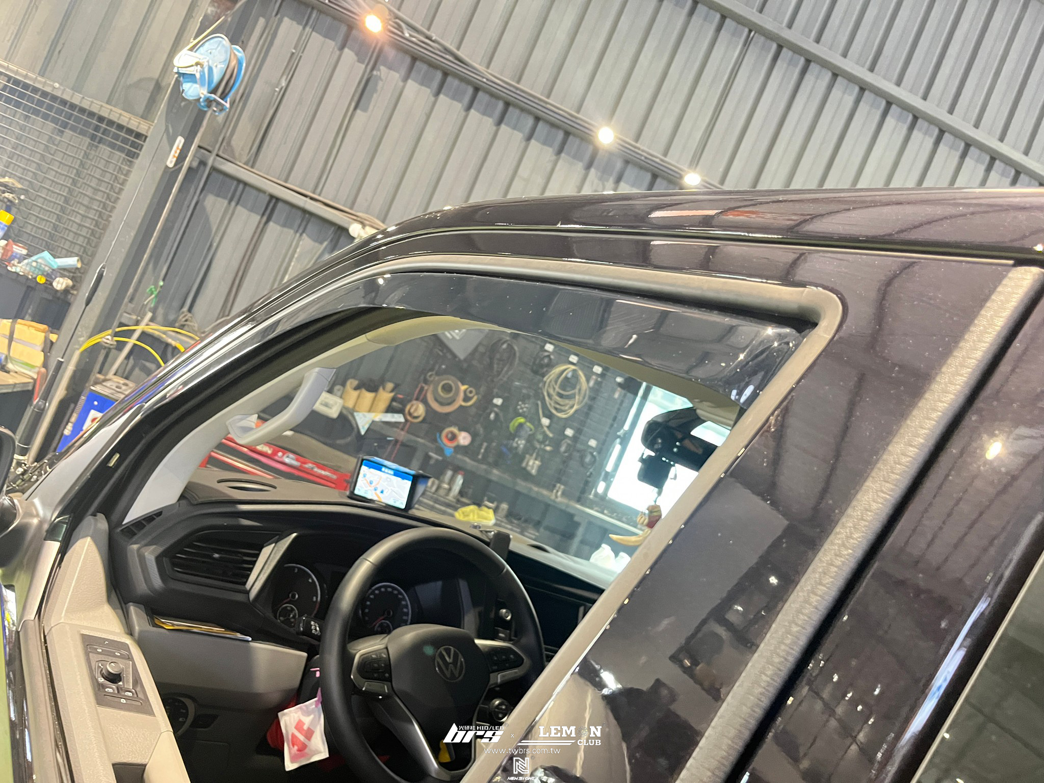 Volkswagen T6 安裝 晴雨窗