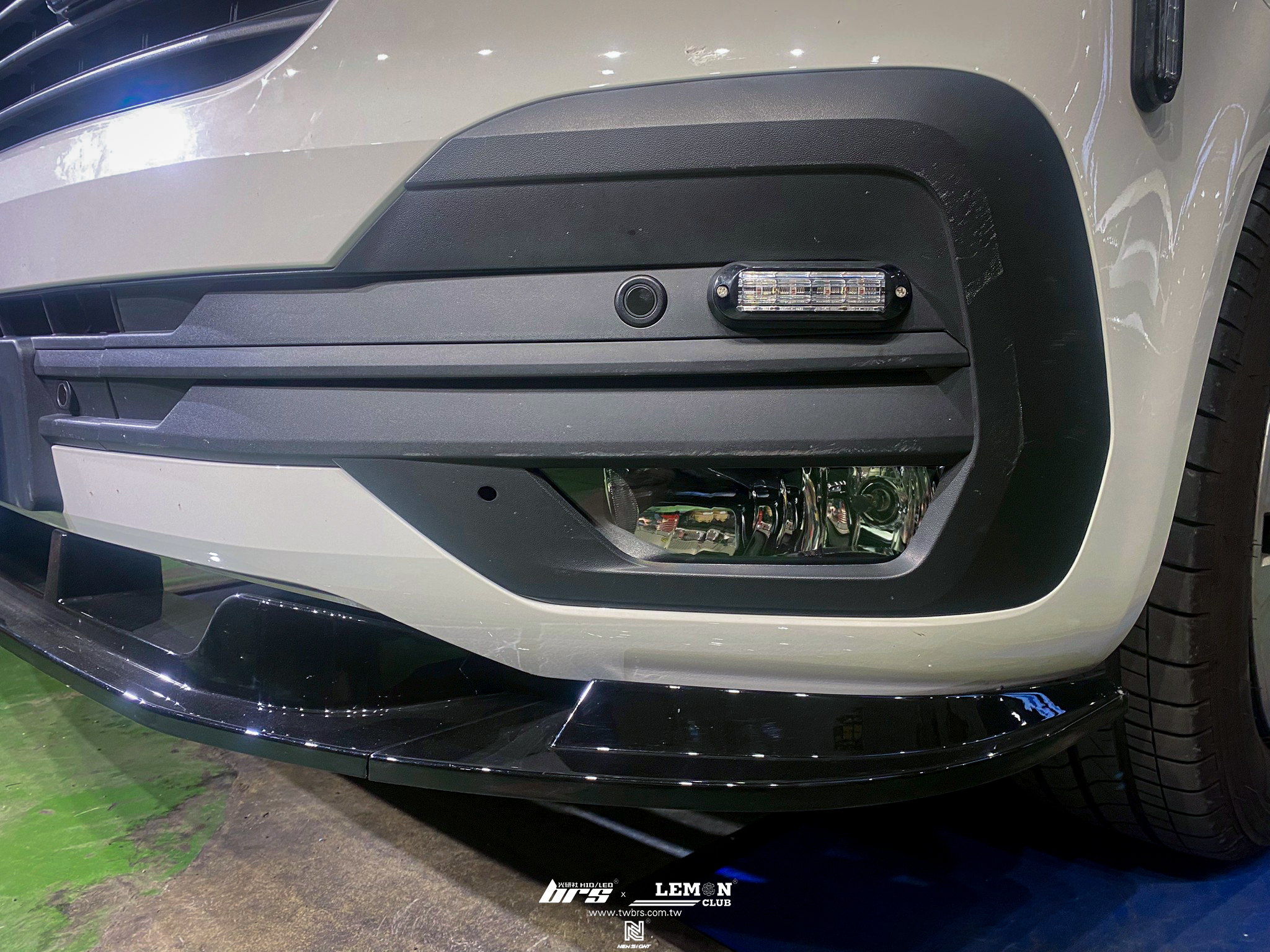 Volkswagen T6.1 安裝 副廠霧燈總成