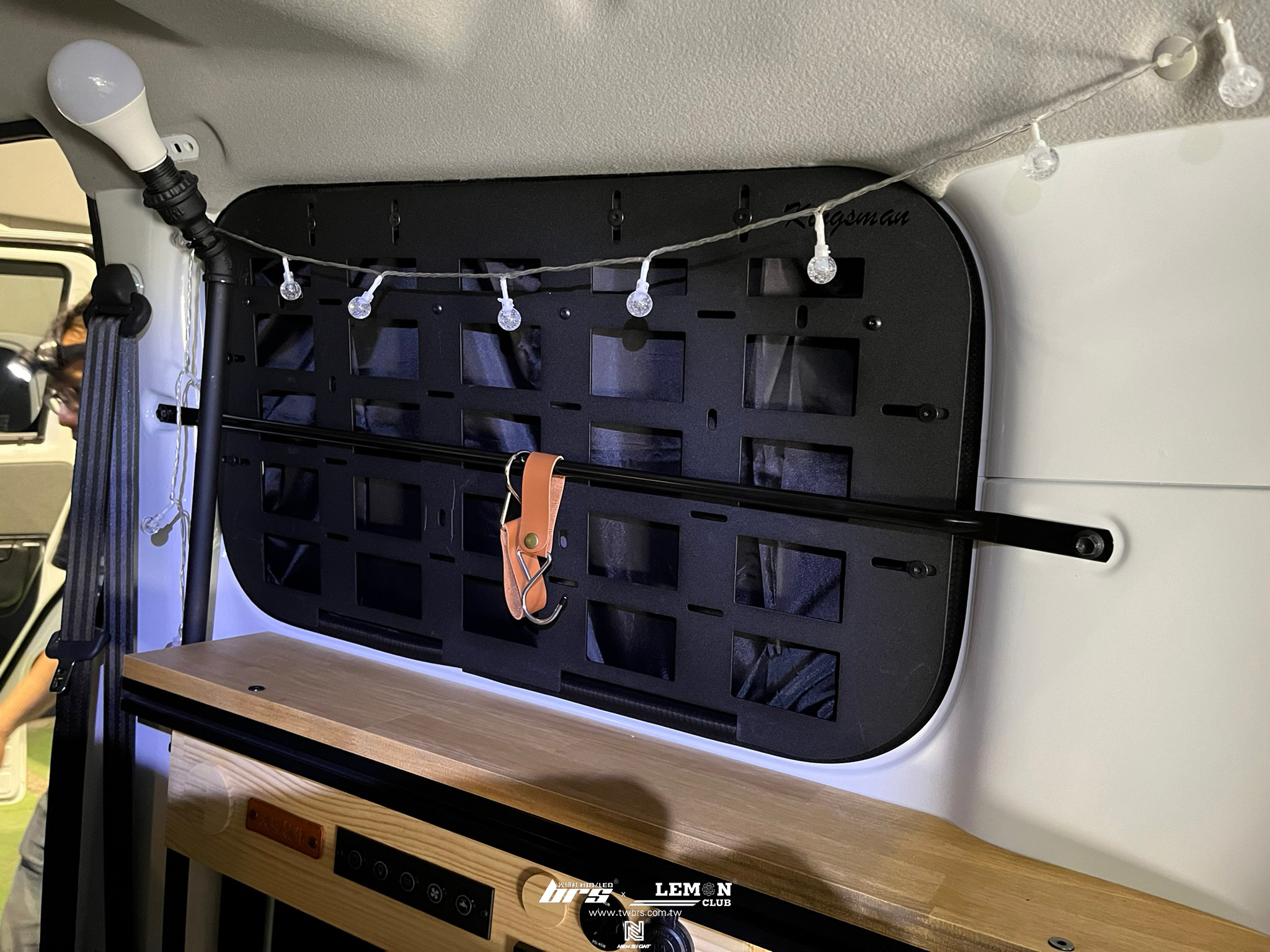 Toyota Town Ace 安裝 HARDRACE煞車總泵頂桿+HARDRACE方向機固定鋁座+D1 Spec電子油門加速器+晴雨窗+中門踏板+第三窗滿版戰術掛板