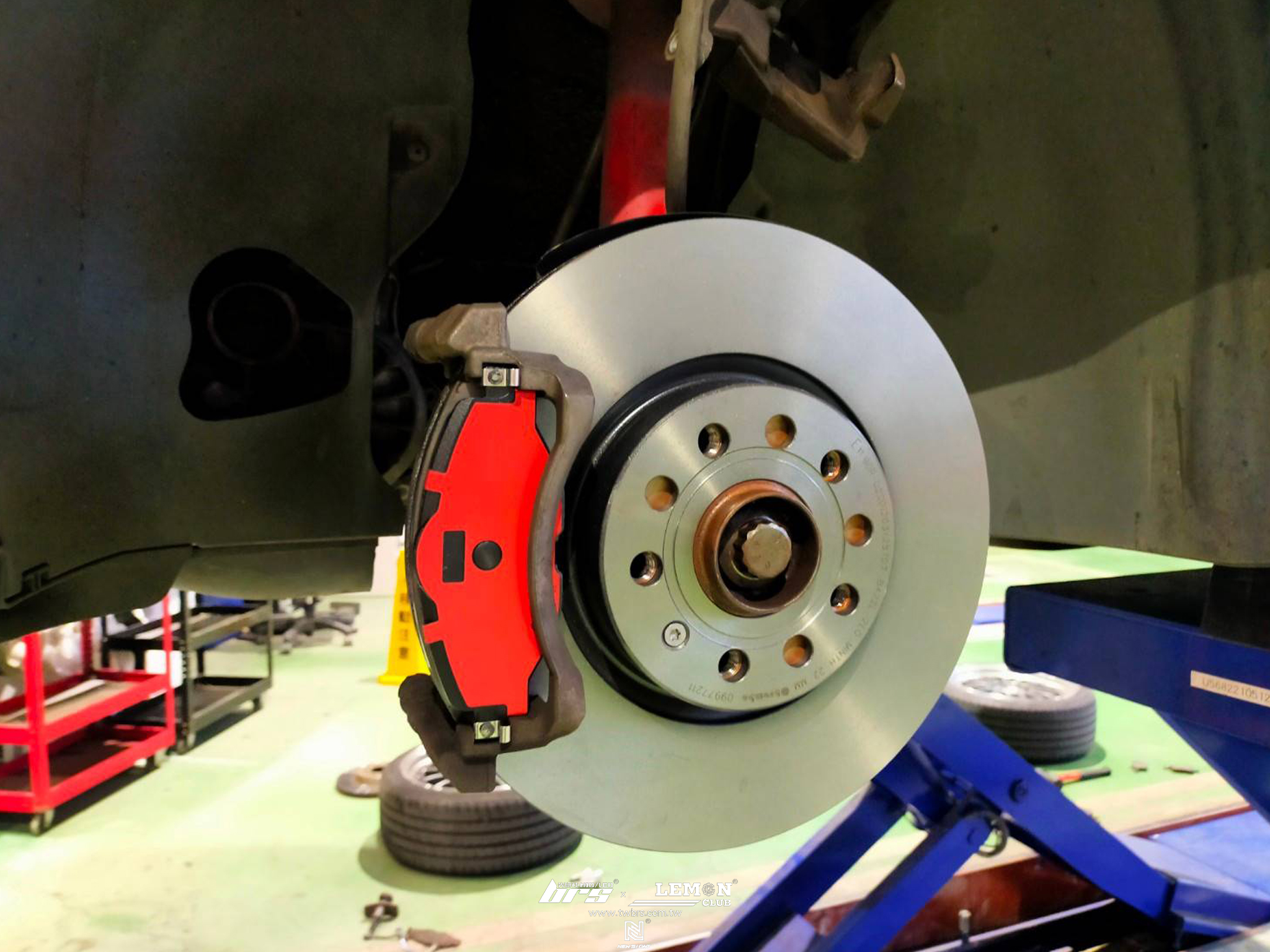 Skoda Superb 安裝 前Brembo312x25碟盤+後Brembo300x12碟盤+前後Brembo來令片(紅皮)