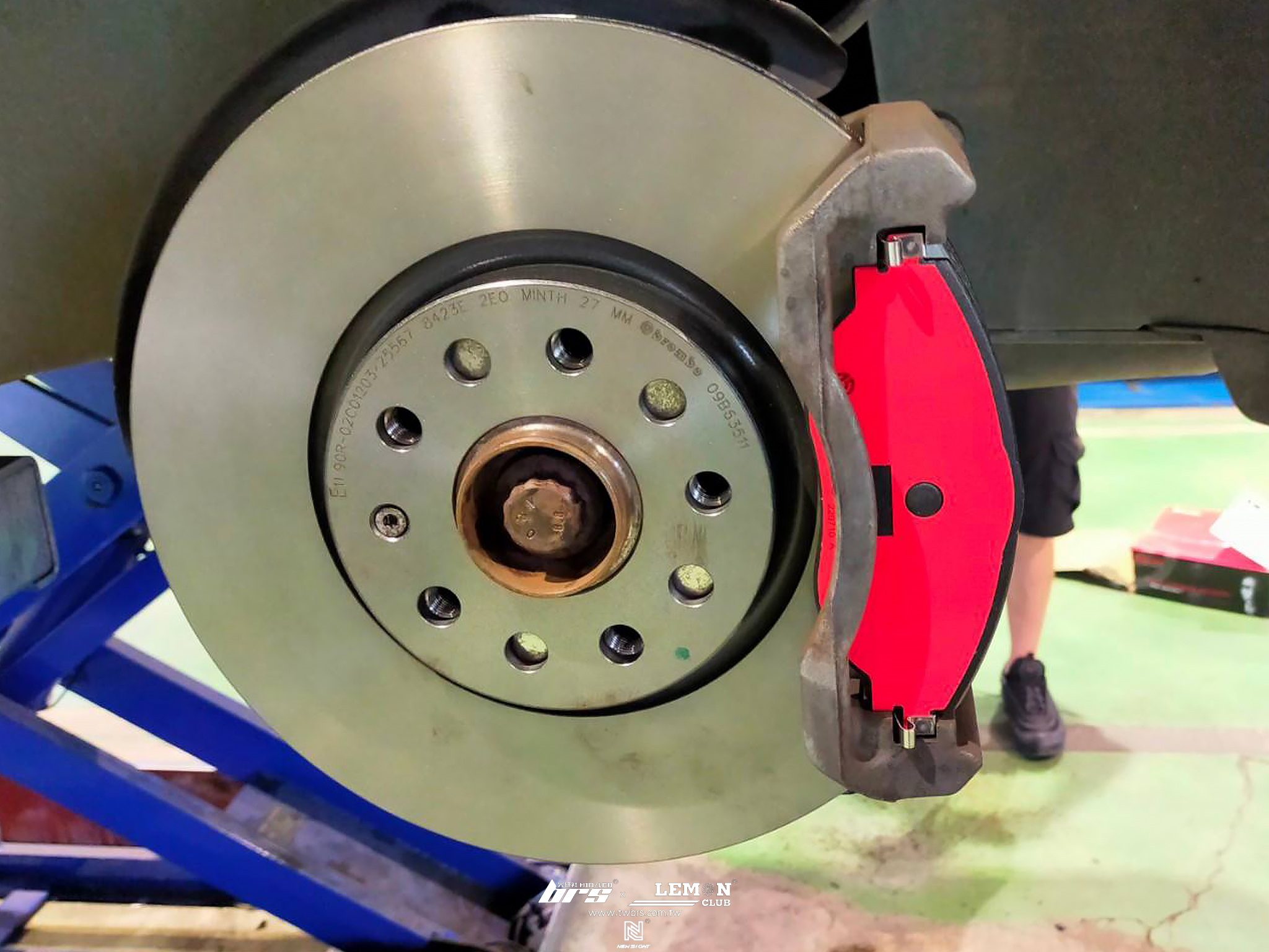 Skoda Kodiaq 保養(萊茵機油5W30+原廠機油芯+洩油螺絲)+Brembo314x30前碟盤+Brembo前後來令片(紅皮)