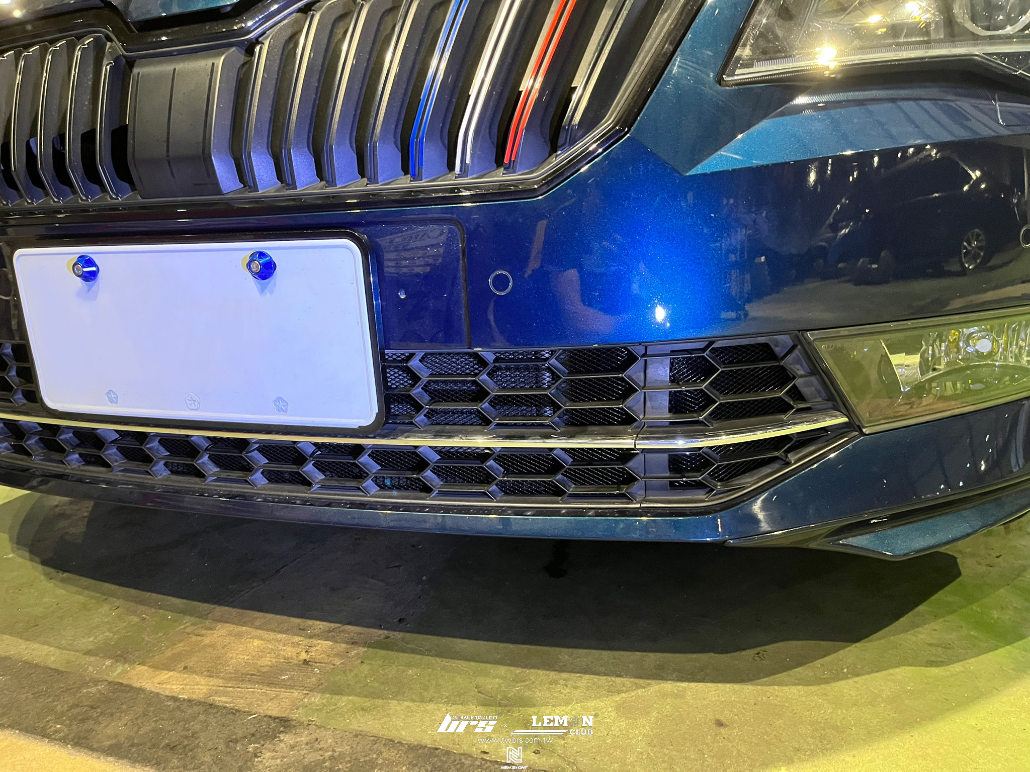 Skoda Superb 安裝 保桿防跳石網+冷排更換