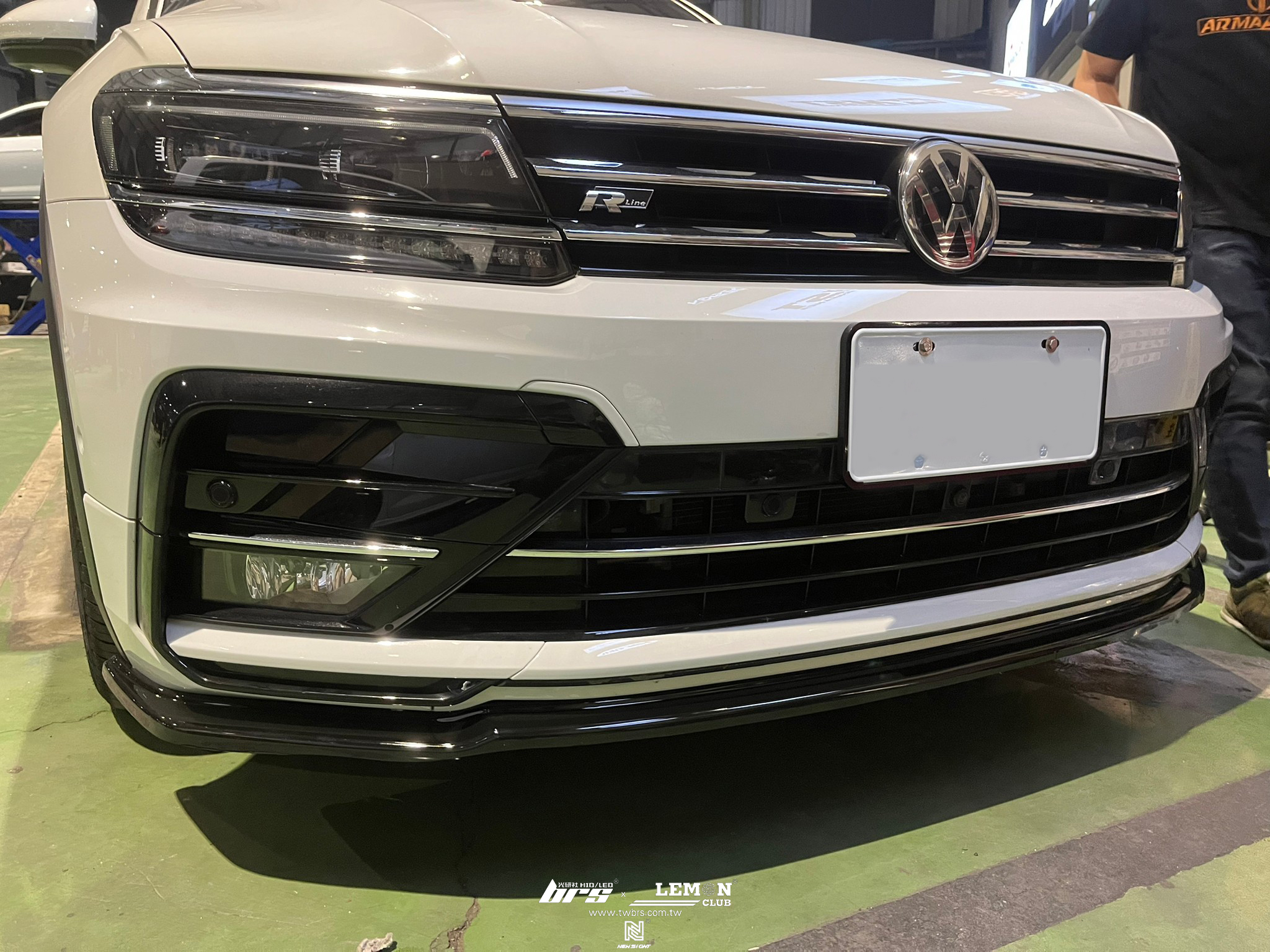Volkswagen New Tiguan R-Line 安裝 類MAX後包角+類MAX前下巴