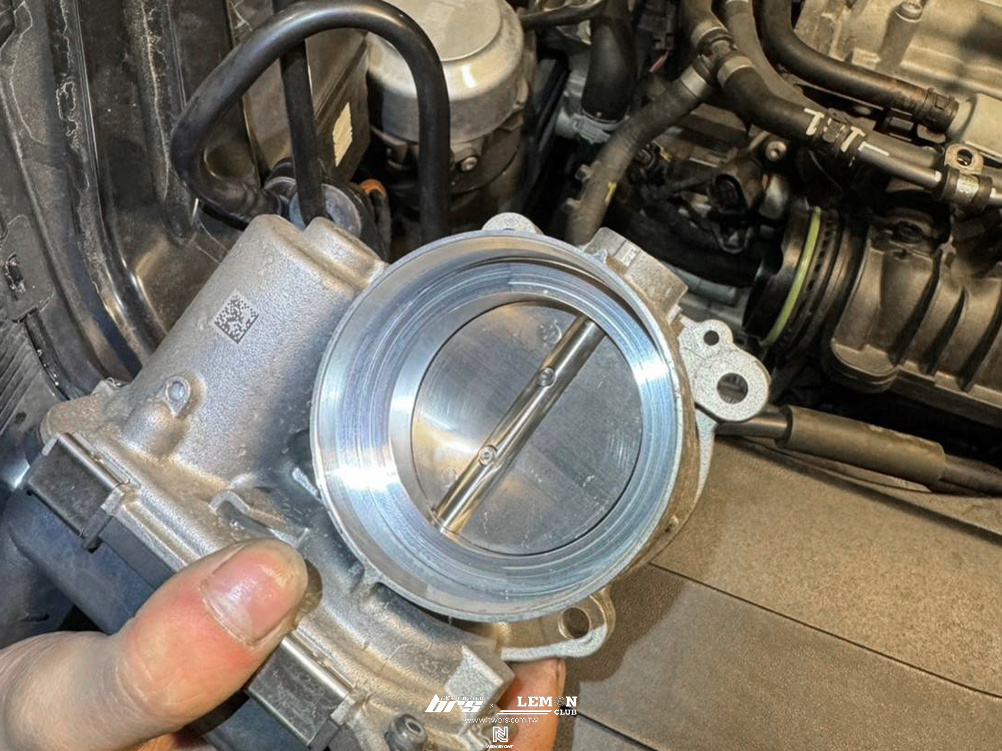 Skoda Karoq 保養(原廠變速箱油更換+原廠閥體油更換+原廠進氣濾芯更換+原廠火星塞更換+原廠外皮帶更換+奈米銀抗菌活性碳冷氣濾芯)+節氣門清洗