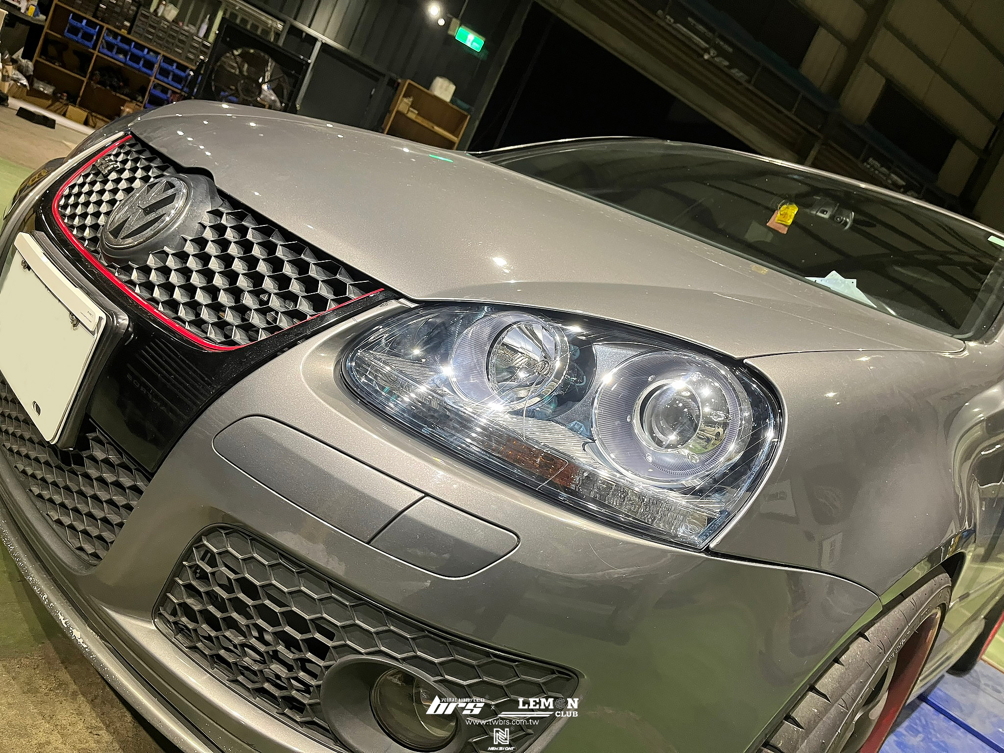 Volkswagen Golf 5 GTI 安裝 魚眼大燈總成