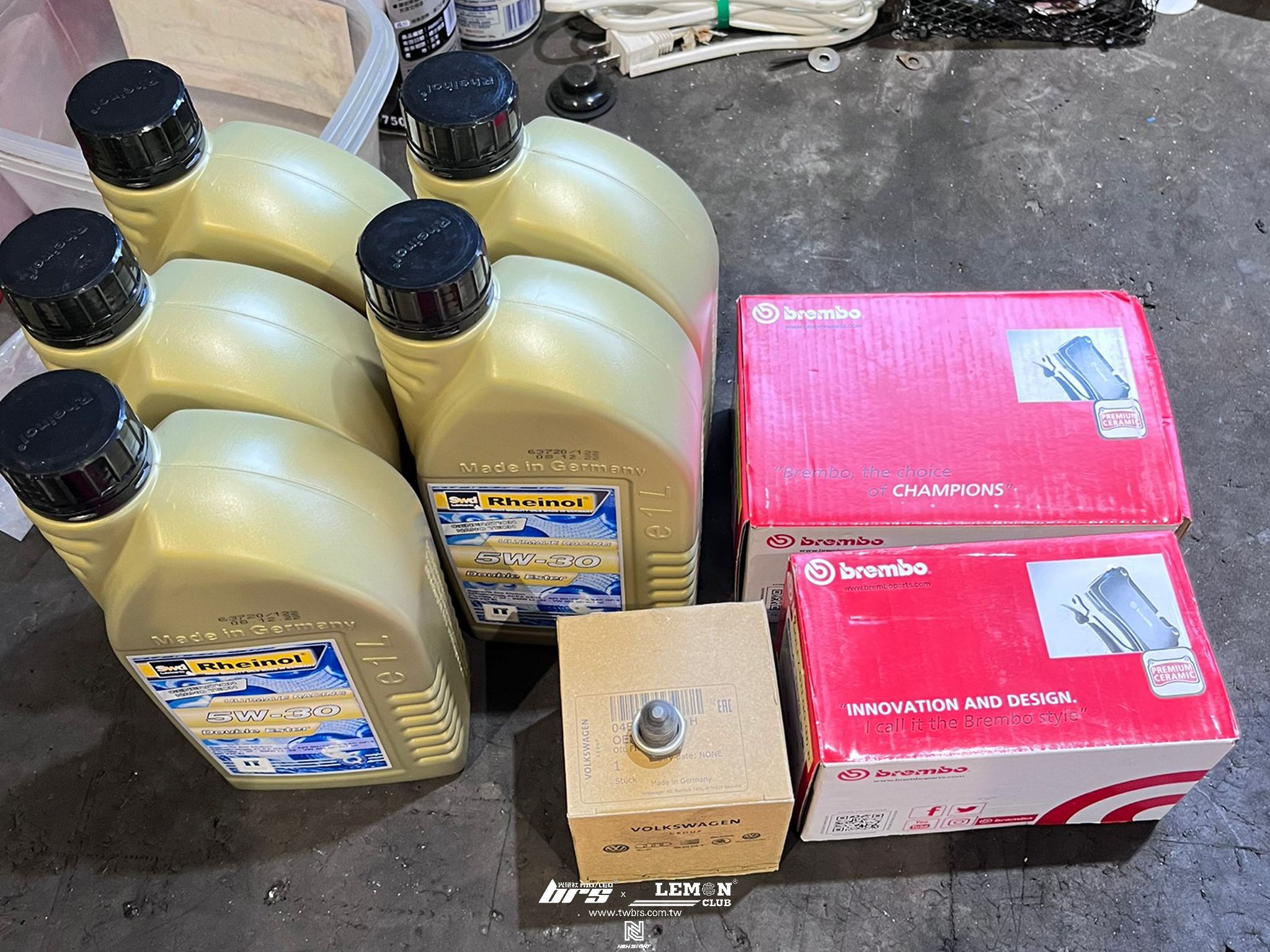 Skoda Superb 保養(萊茵機油5W30+洩油螺絲+洩油螺絲墊片+原廠機油芯)+前Brembo來令片(紅皮)