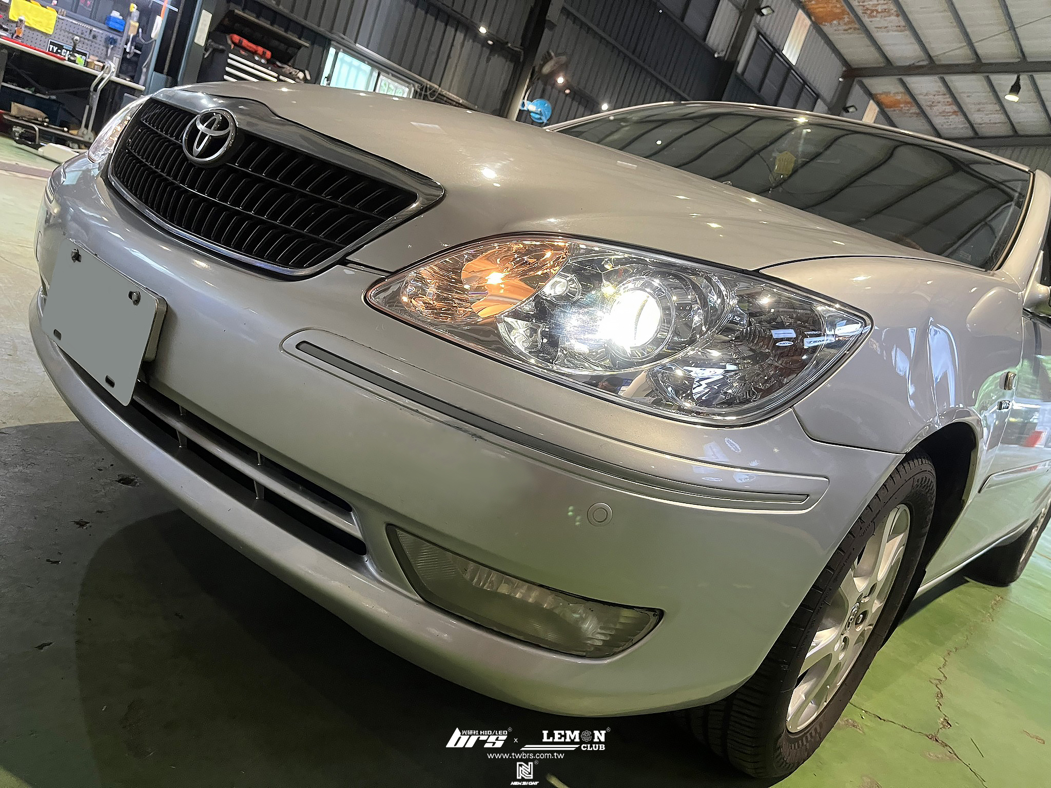 Toyota Camry 安裝 魚眼大燈總成