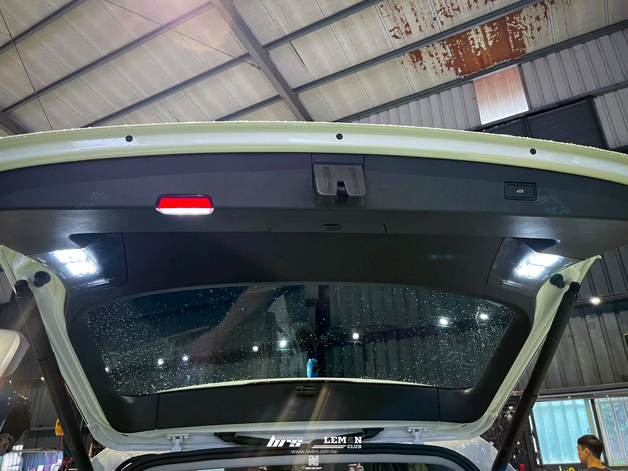 Volkswagen New Tiguan 安裝 專用尾門燈