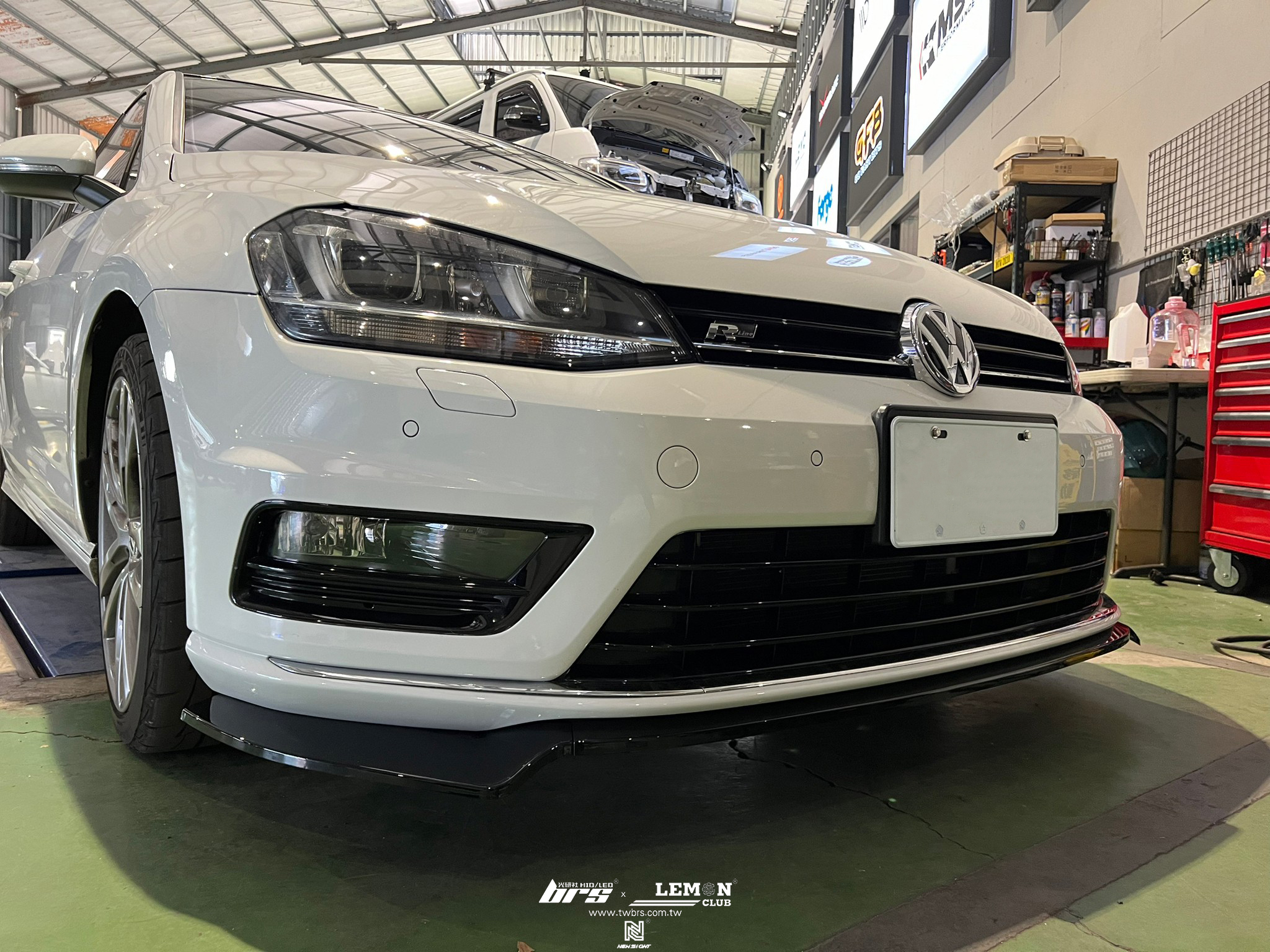 Volkswagen Golf 7 安裝 三件式前下巴