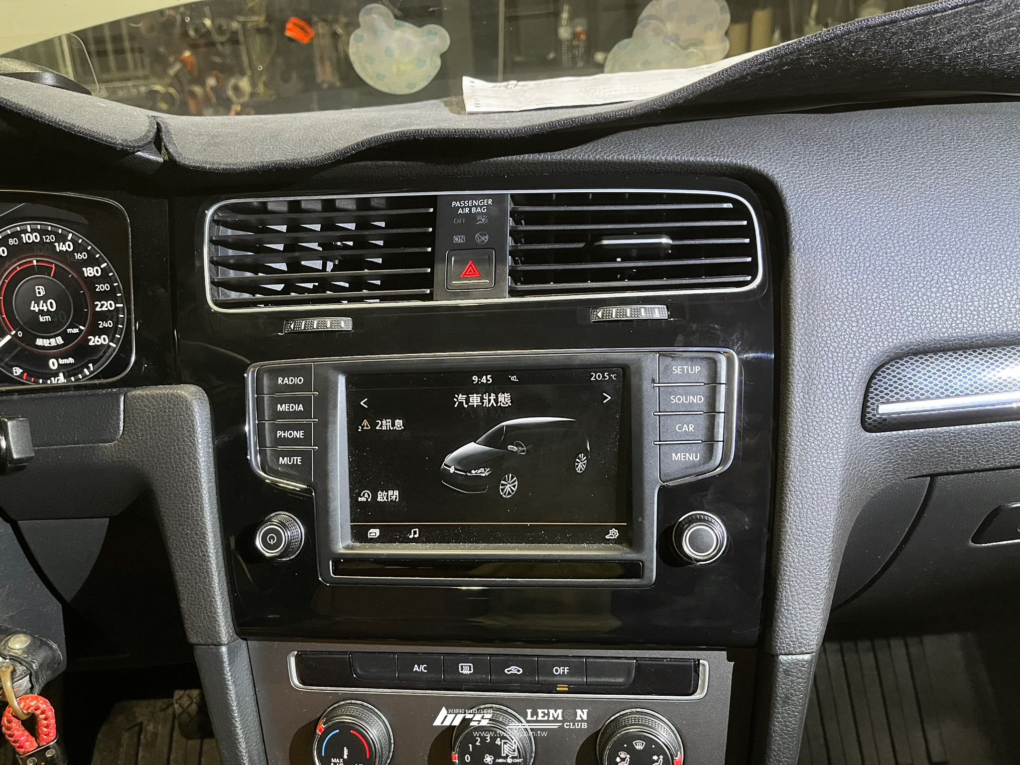 Volkswagen Golf 7 安裝 BARKERLI MQB 1.6TDI渦輪管+原廠內門板氣氛燈+鋼琴黑大燈開關框+鋼琴黑冷氣框+6.5吋鋼琴黑主機面板框+鋼琴黑置物盒蓋+MST進氣系統