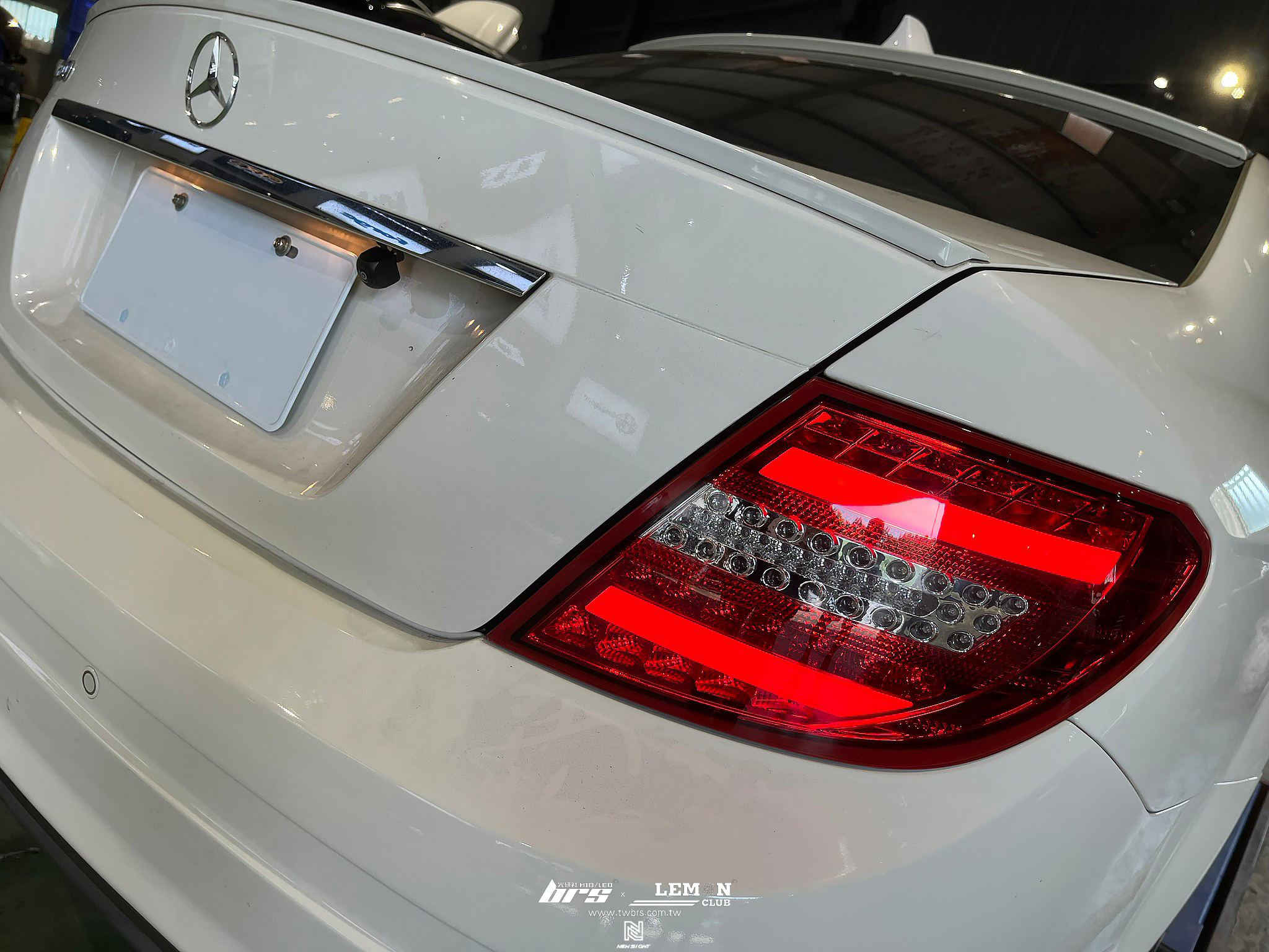 Benz W204 安裝 四門前期導光LED尾燈