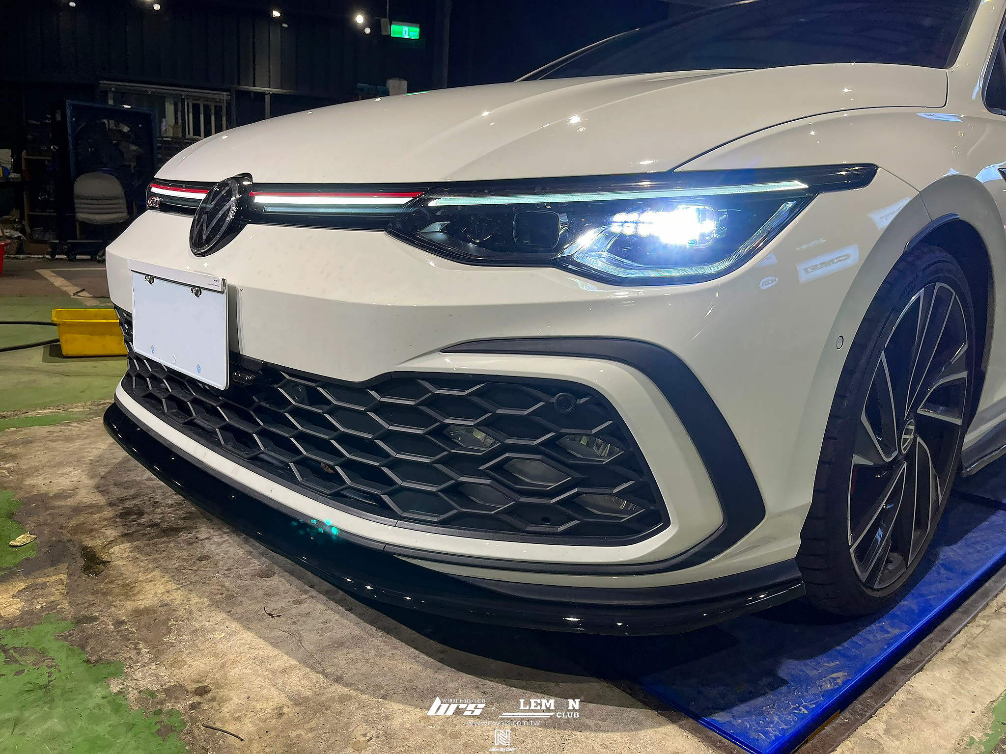 Volkswagen Golf 8 GTI 安裝 類MAX前下巴