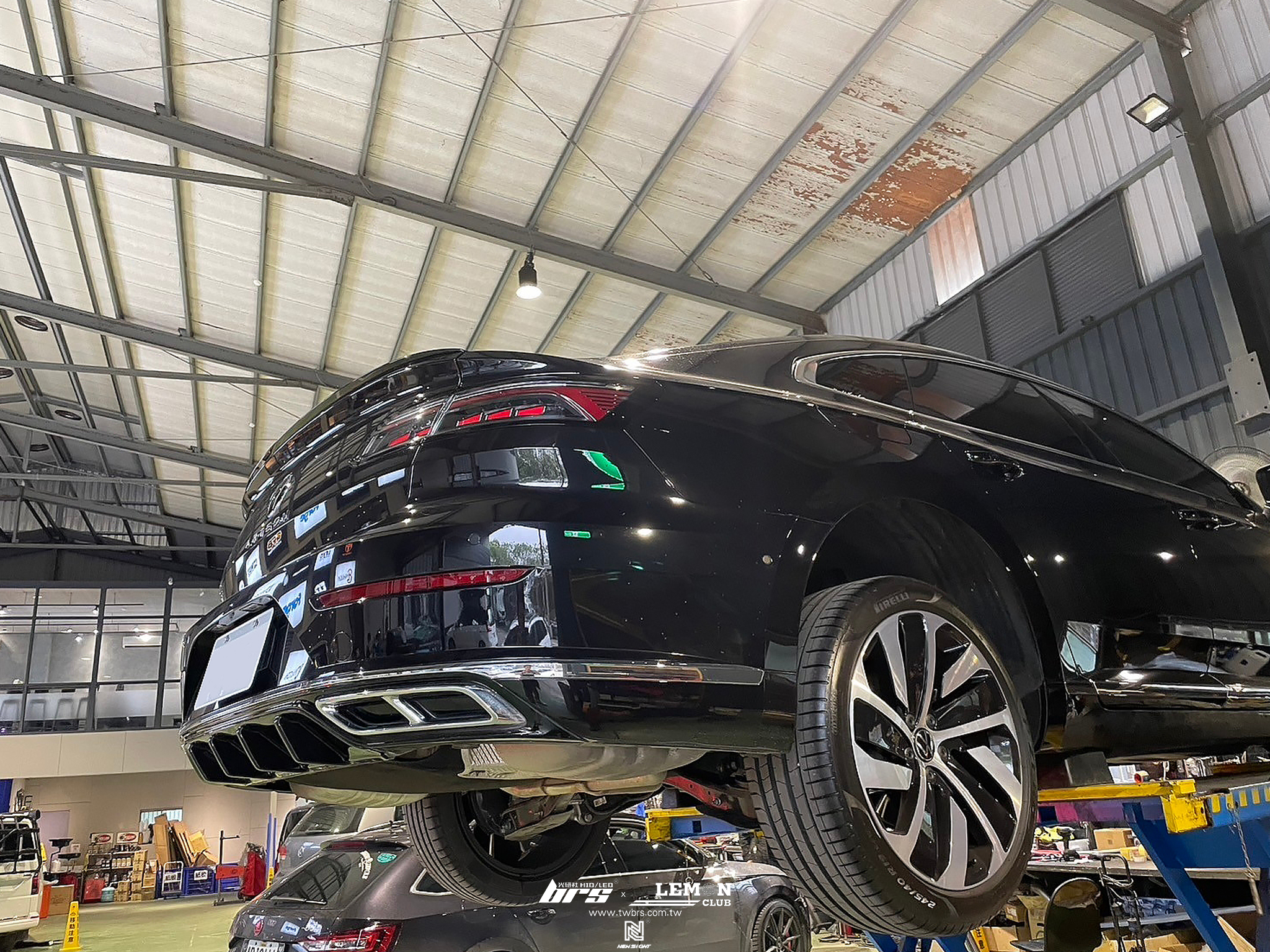 Volkswagen Arteon Fastback 安裝 類MAX後下擾流