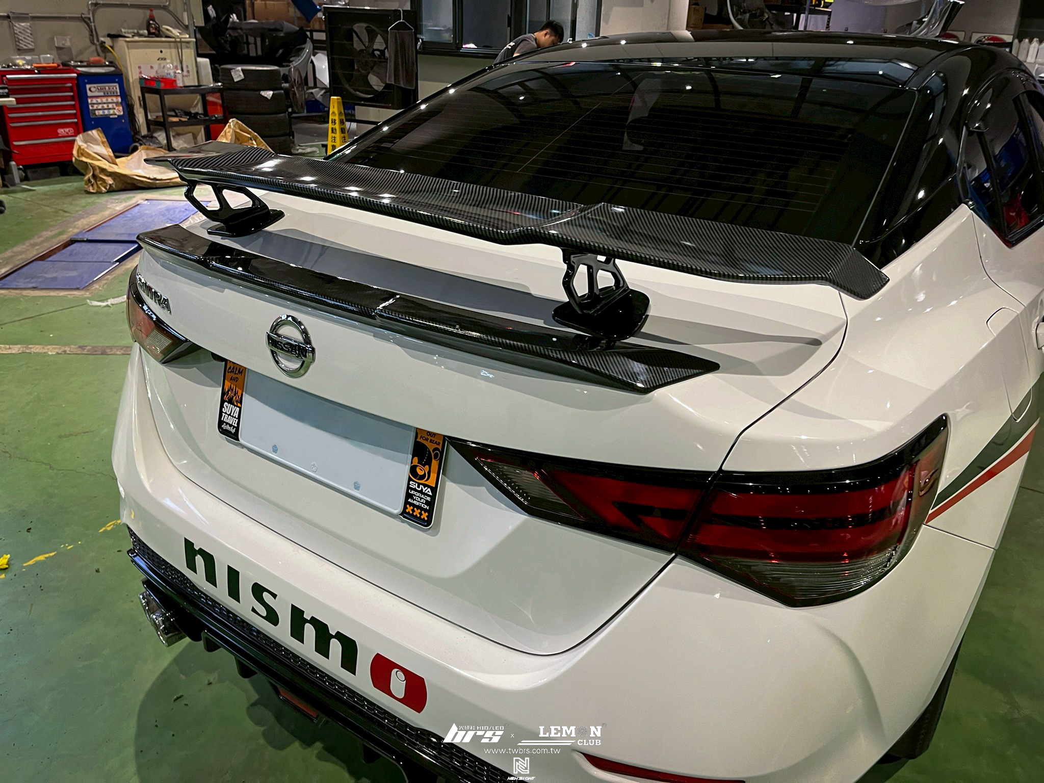 Nissan Sentra 安裝 碳纖維戰鬥尾翼