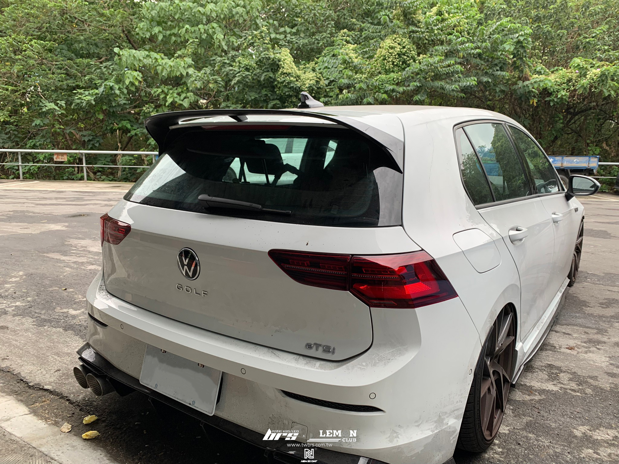 Volkswagen Golf 8 安裝 CS款大尾翼