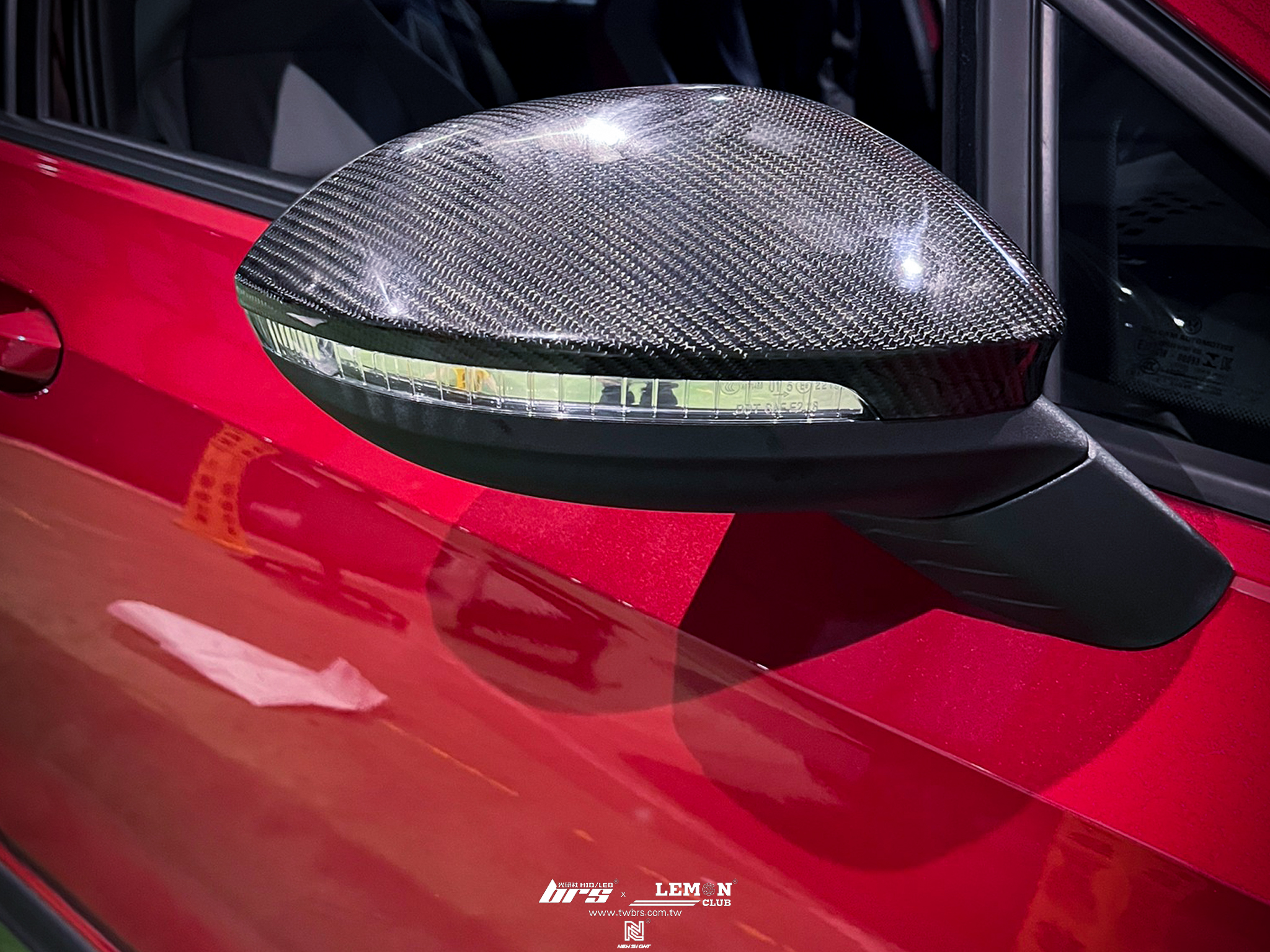 Volkswagen Golf 8 GTI 安裝 碳纖維後視鏡蓋