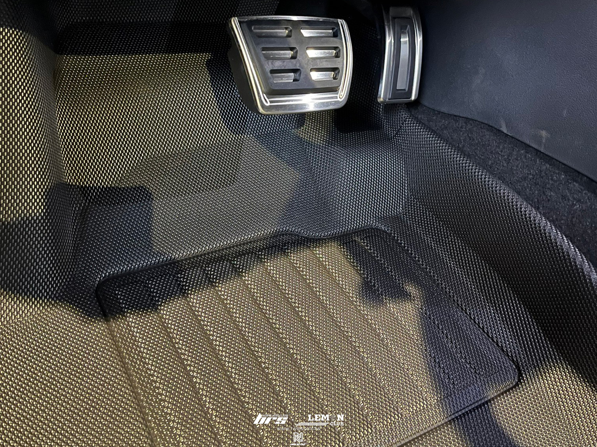 Volkswagen Polo 安裝 Mio行車紀錄器+3D卡固立體腳踏墊+MQB鋁合金踏板