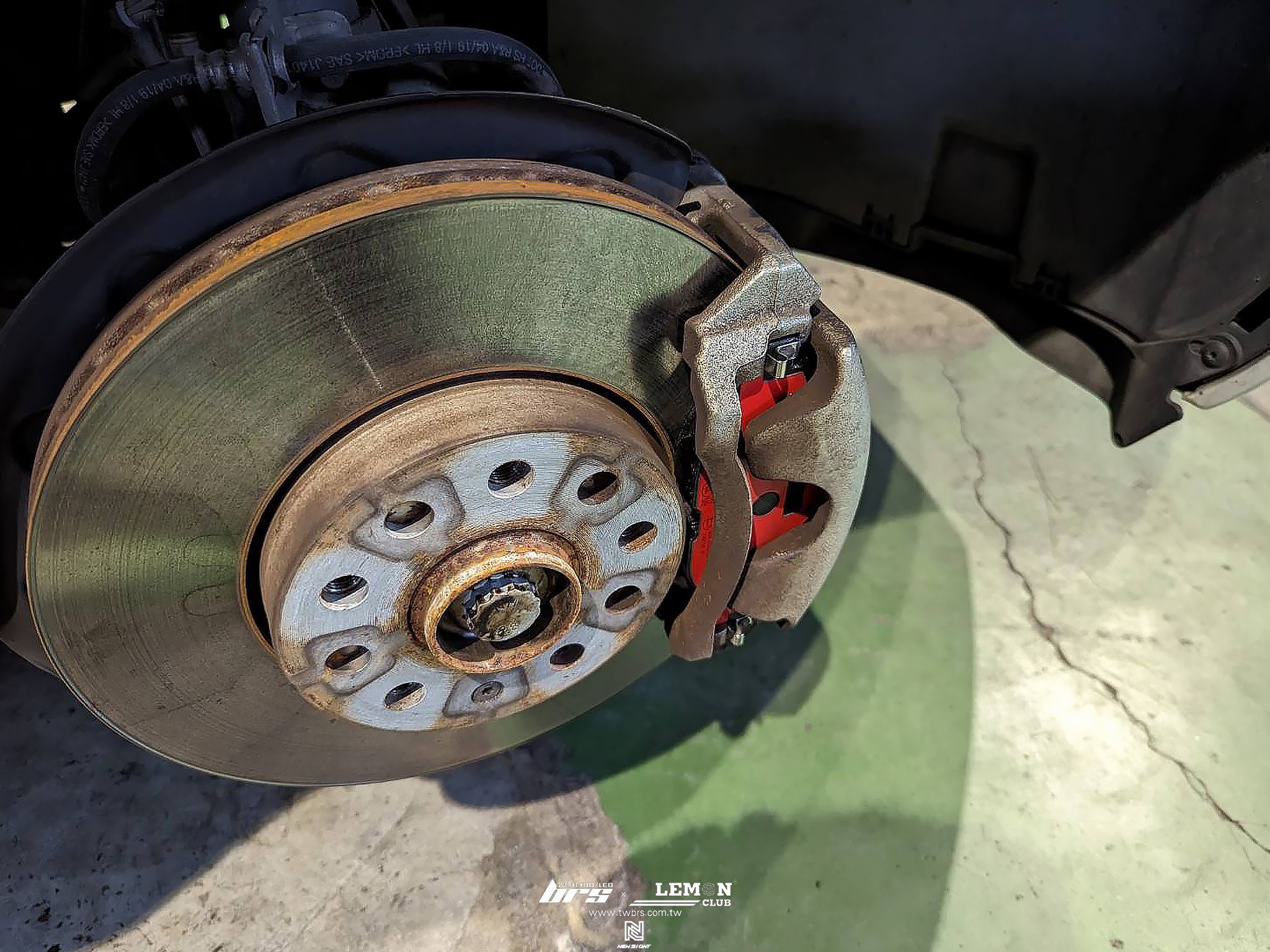 Skoda Octavia MK3.5 保養 前後Brembo來令片(紅皮)