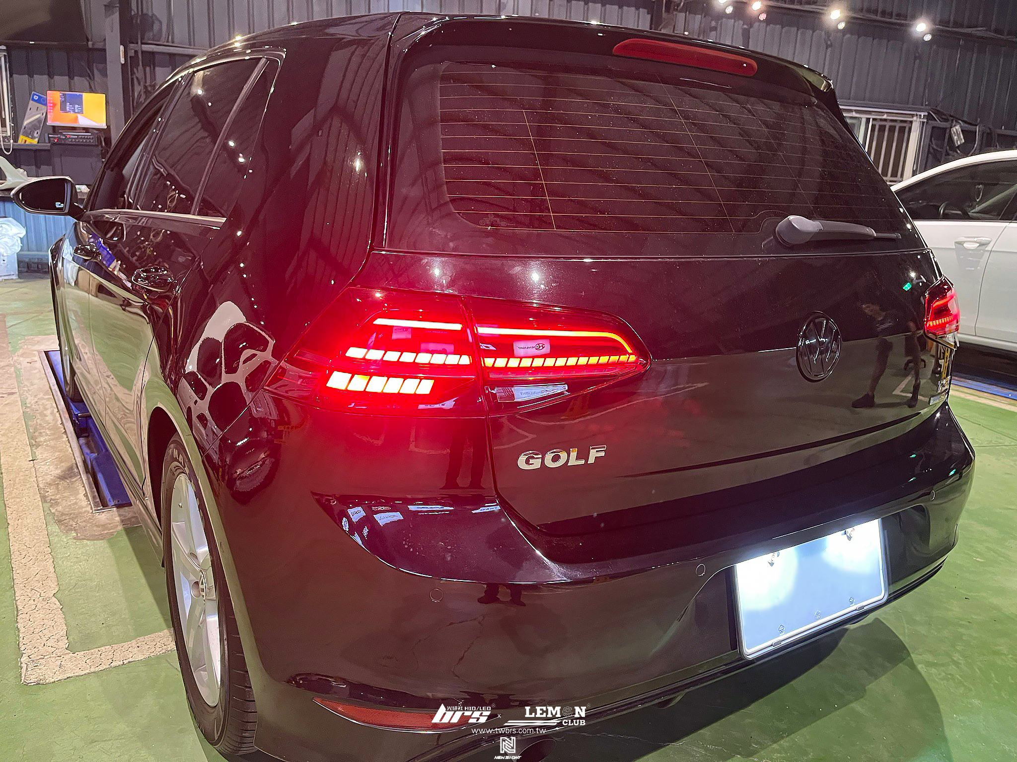 Volkswagen Golf 7 安裝 7改7.5代副廠流水LED尾燈+側裙修復