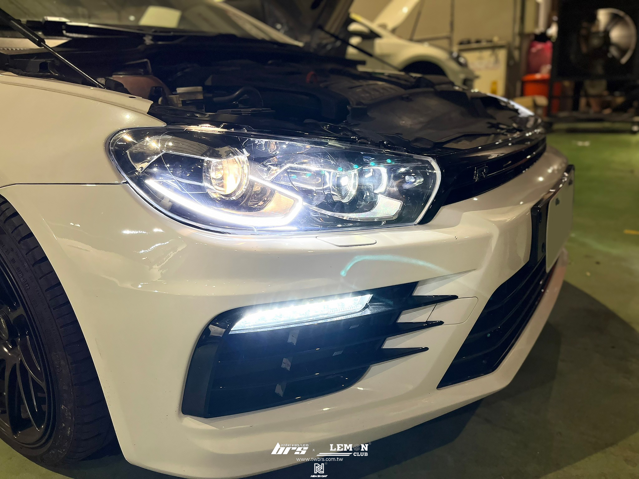 Volkswagen Scirocco 安裝 大燈總成改秒切鹵素燈