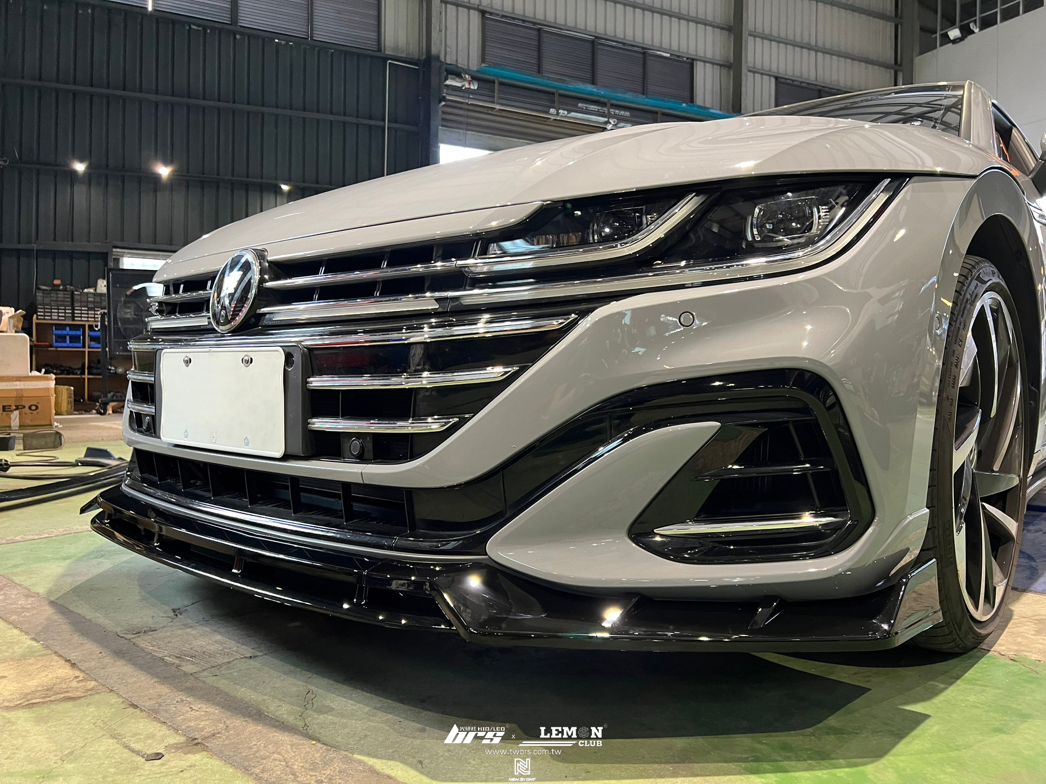 Volkswagen Arteon 安裝 四件式前下巴