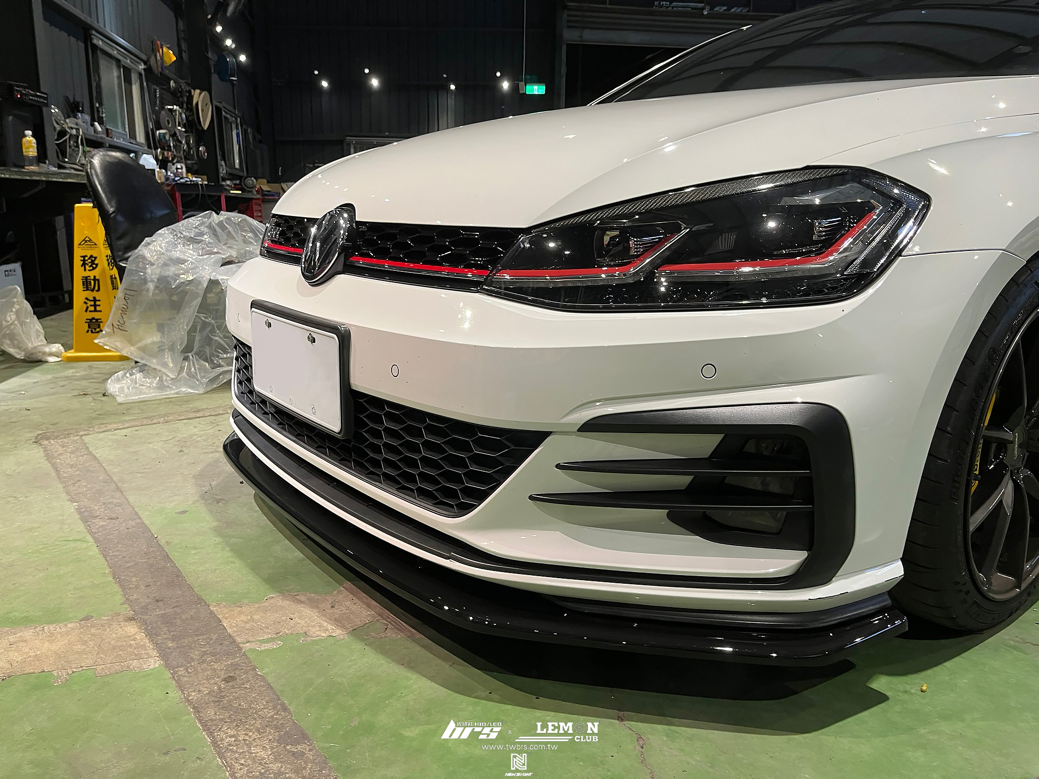 Volkswagen Golf 7.5 GTI 安裝 類MAX前下巴