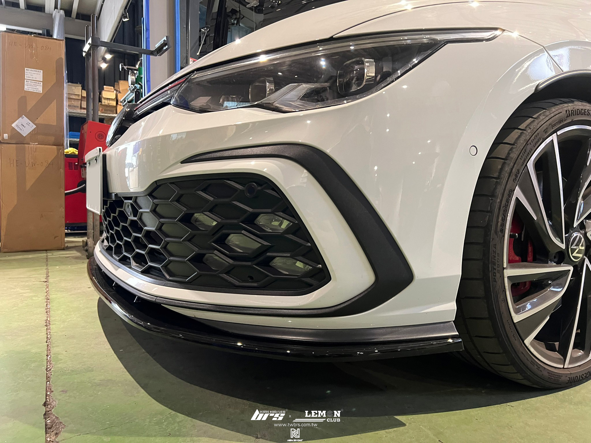 Volkswagen Golf 8 GTI 安裝 類MAX前下巴+類MAX雙邊單出後下巴+CS尾翼