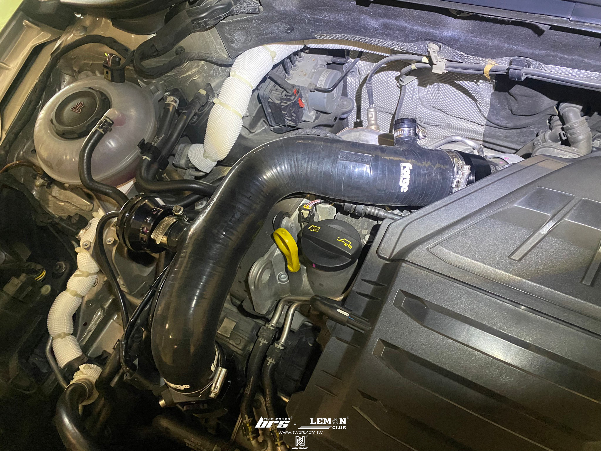 Skoda Octavia 安裝 Forge MQB 1.0 專用洩壓閥套件