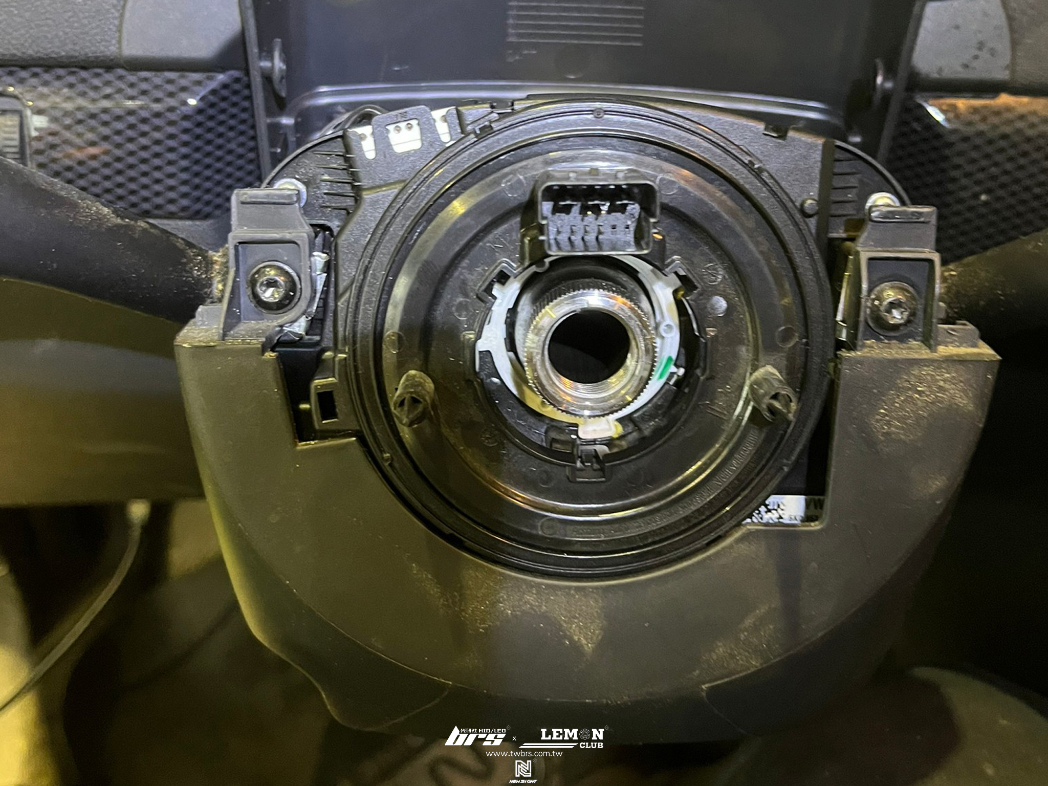 Skoda Yeti 安裝 方向盤游絲