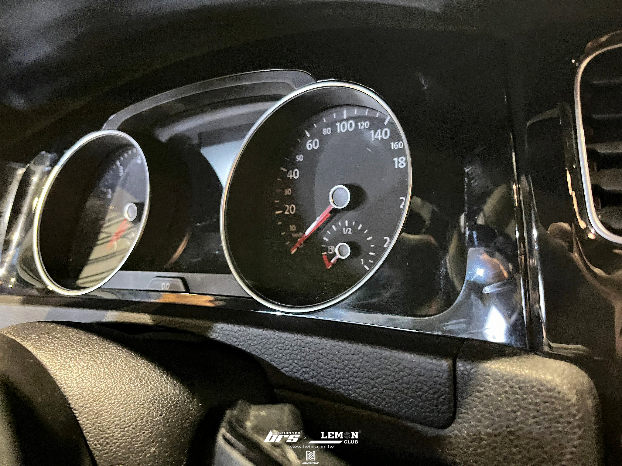 Volkswagen Golf 7 安裝 儀表框+冷氣框+排檔框+內裝飾板+副駕儀表台飾條