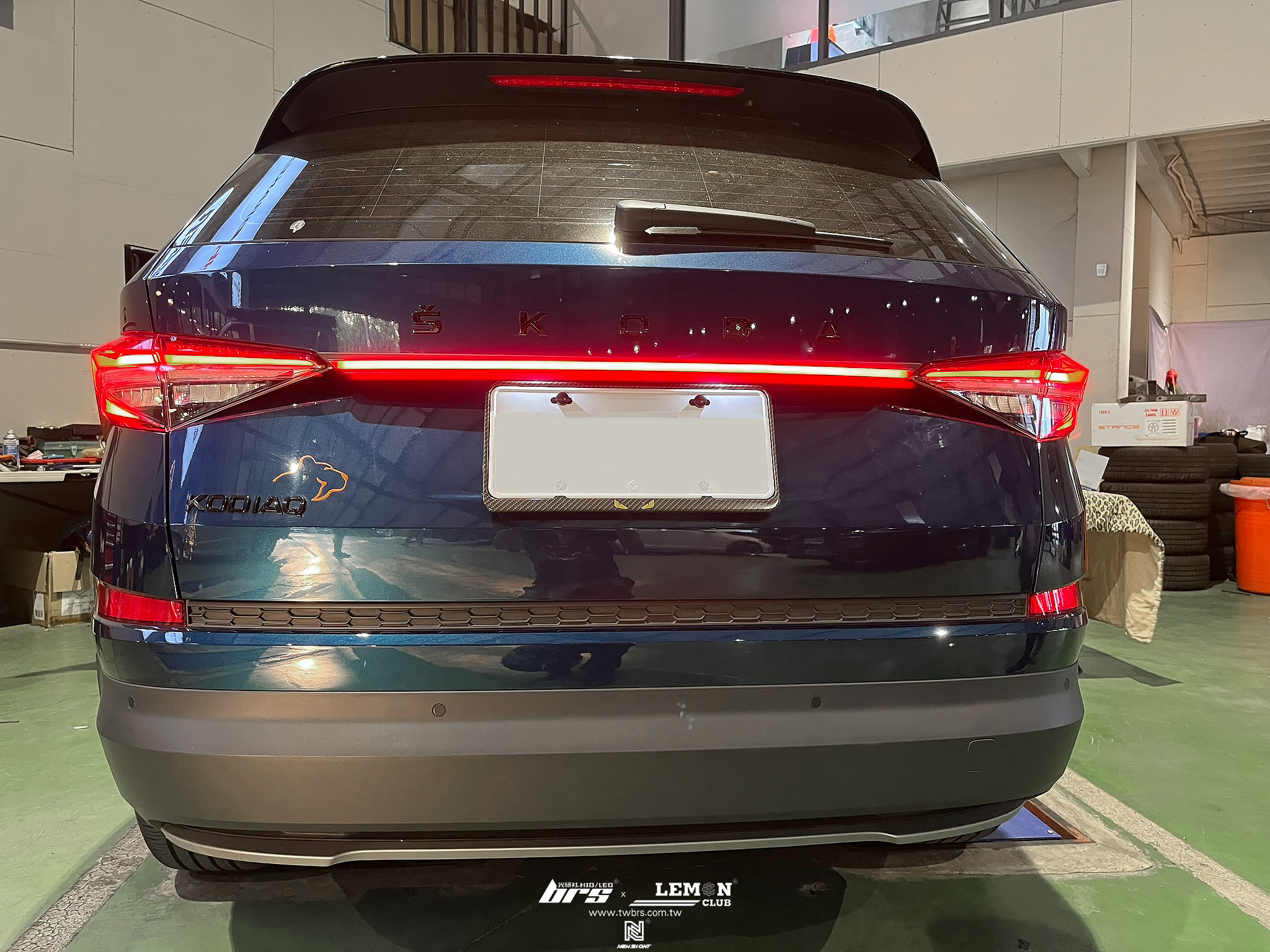 Skoda Kodiaq 安裝 貫穿尾燈+VAG方向盤版離手晶片+左前噴水蓋+烤漆