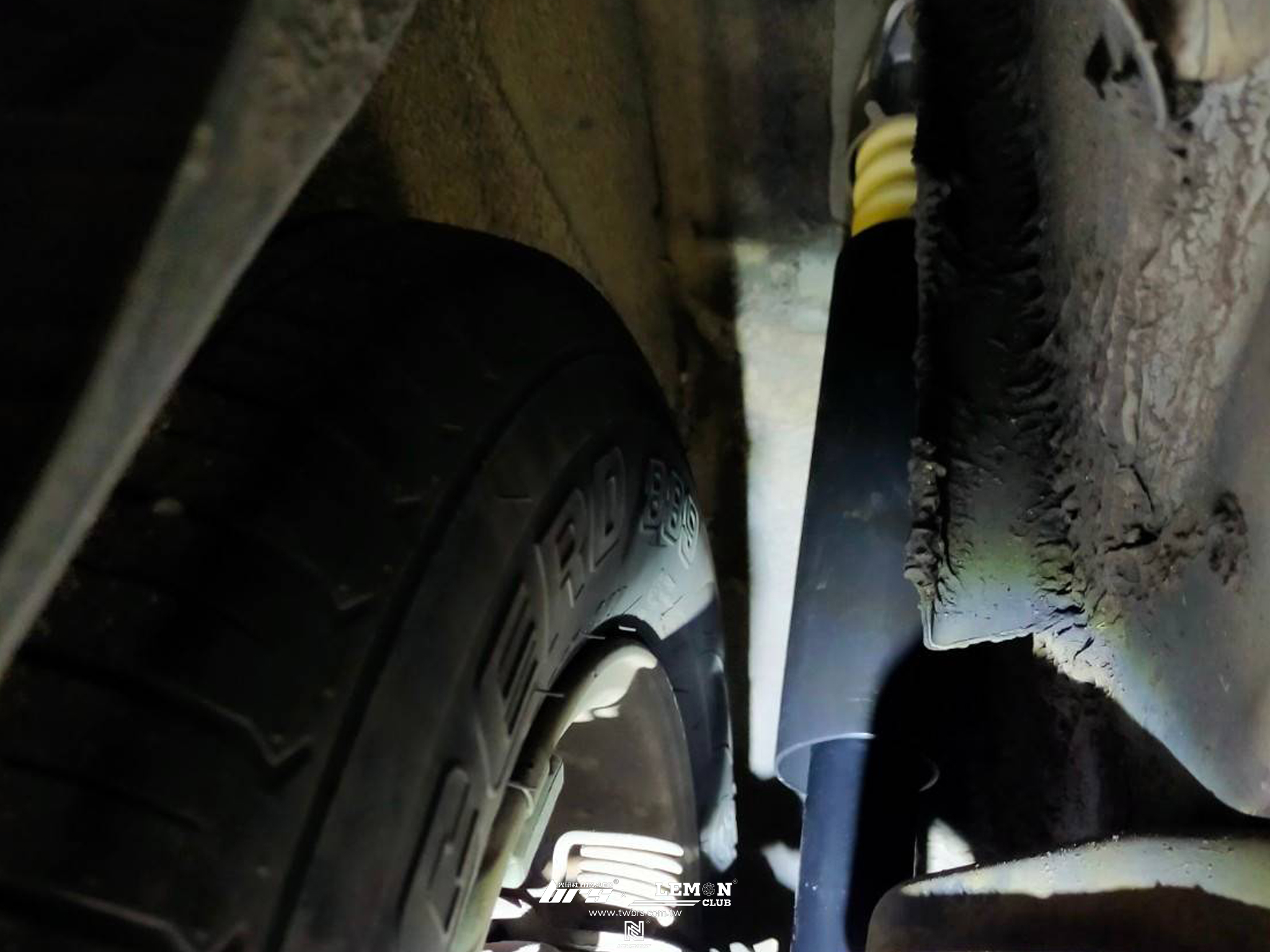 Mazda 3 安裝 飛準輪胎ZE310R 195／65-15+FST後避震器更換