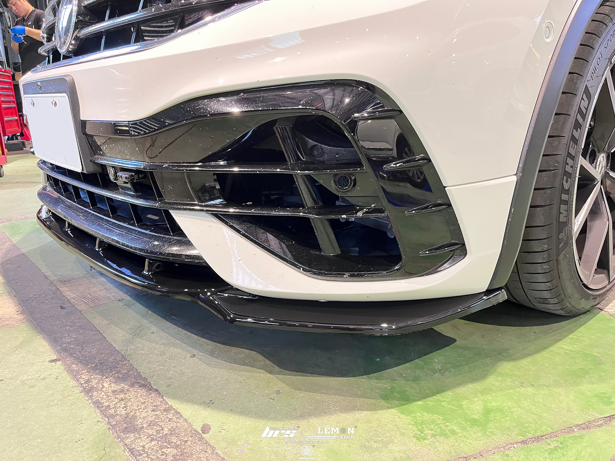 Volkswagen New Tiguan 安裝 類MAX前下巴