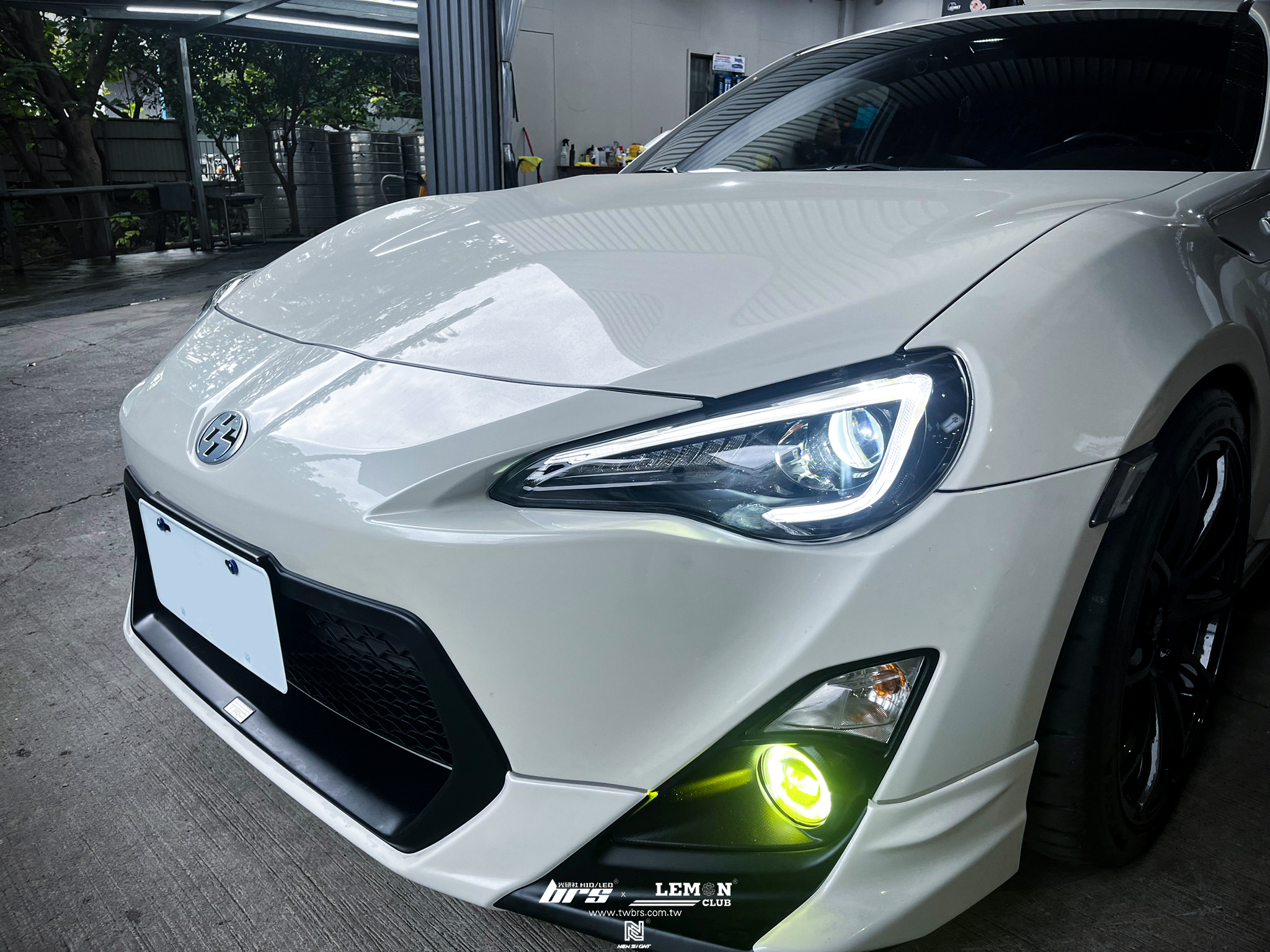 Toyota 86 安裝 魚眼大燈總成