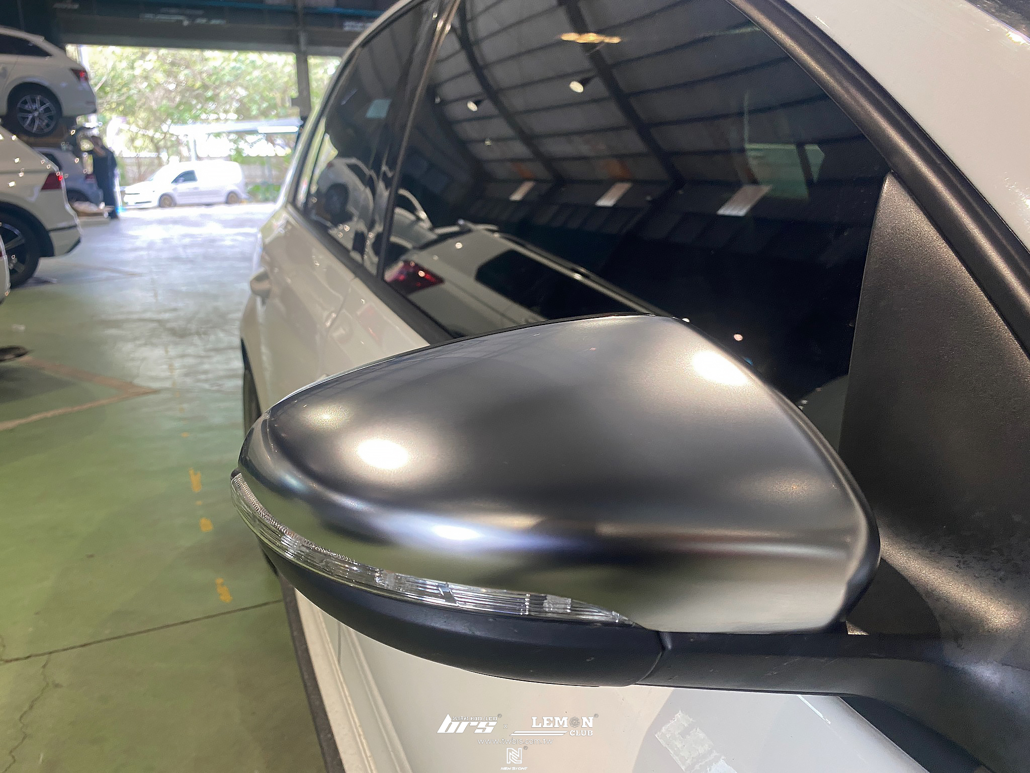 Volkswagen Golf 6 安裝 鍍鎳銀後視鏡蓋+GTI水箱罩+6改7.5紅線魚眼大燈總成+Highlight SS款(高階款) 6500K LED+前後黑標