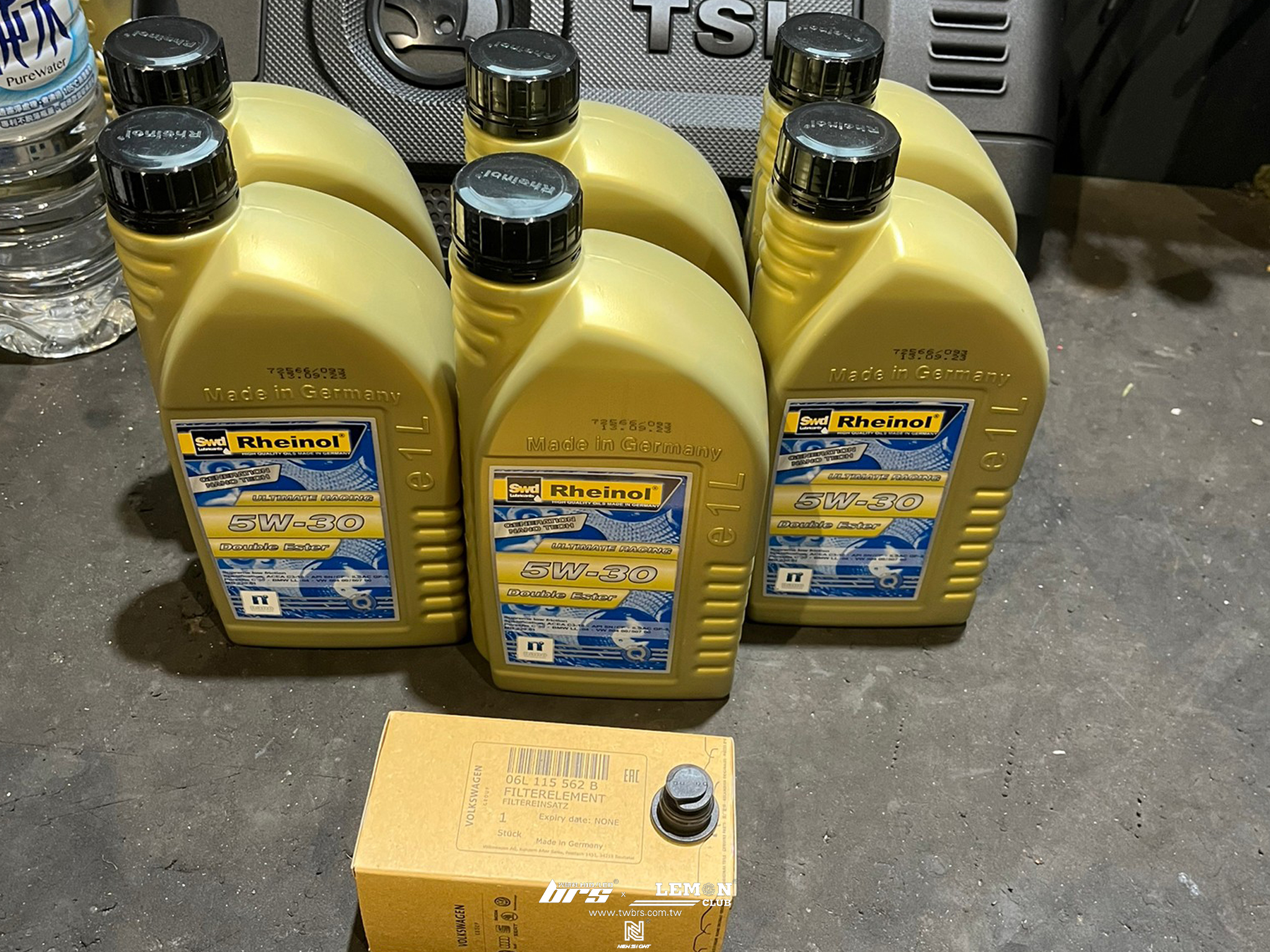 Skoda Superb 保養(德國Rheinol萊茵機油5W30+原廠機油芯+原廠洩油螺絲+原廠洩油螺絲墊片)