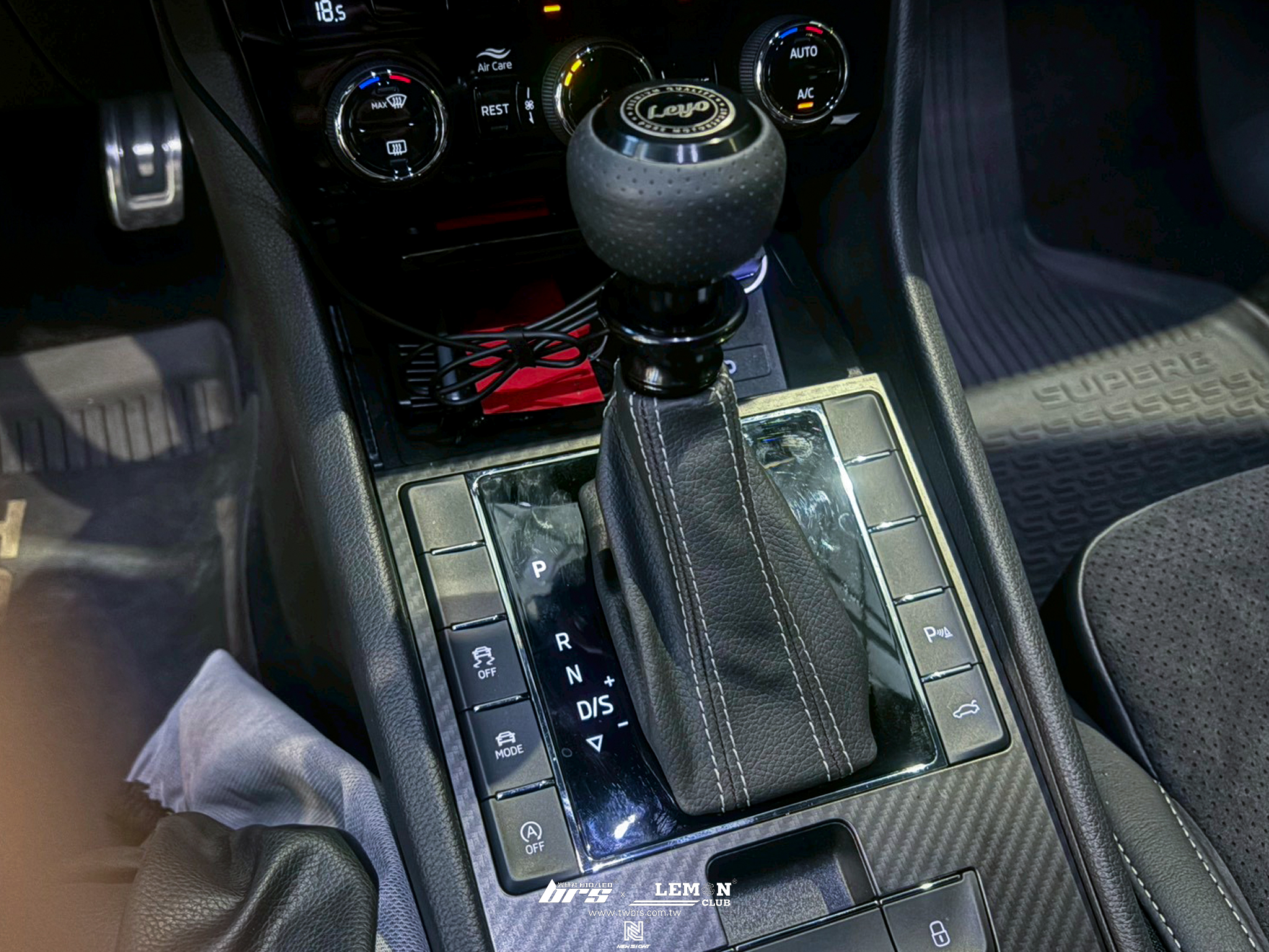 Skoda Superb 安裝 VARTA N70 70AH電瓶更換(德製)+Leyo皮革自排排檔頭