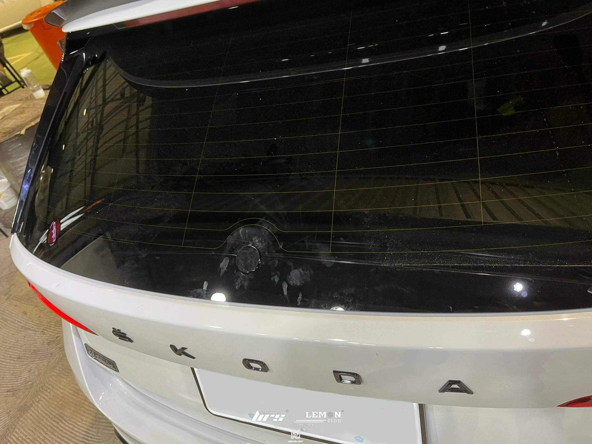 Skoda Octavia MK4 安裝 Leyo後雨刷移除塞+速馬力 Speedmaster 26／19軟骨鍍膜前雨刷