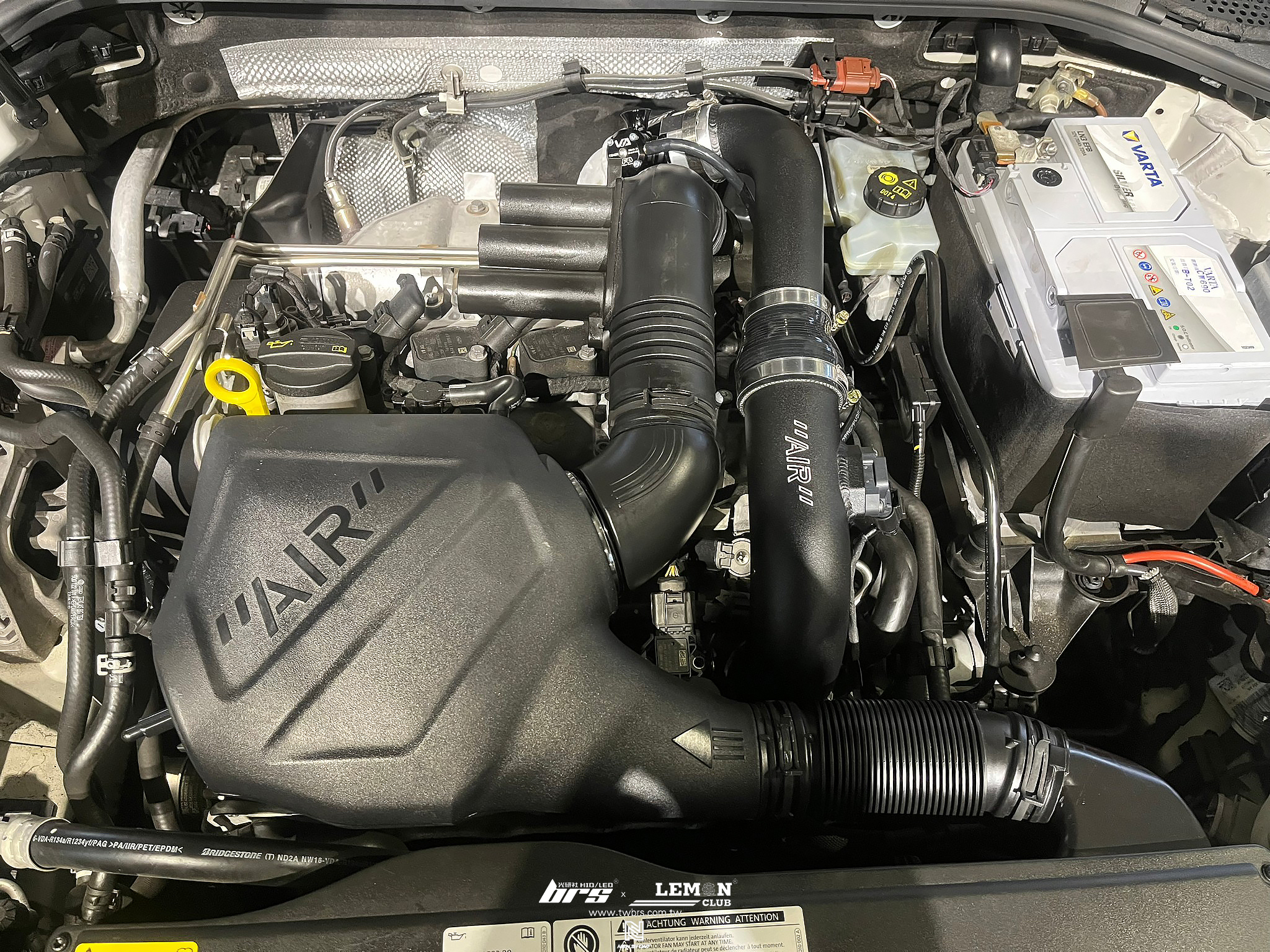 Volkswagen Golf 7.5 Variant 安裝 GFB洩壓閥+Leyo進氣系統+Leyo渦輪管+7.5R-Line專用類R前下氣壩+7.5R-Line三件式前下巴