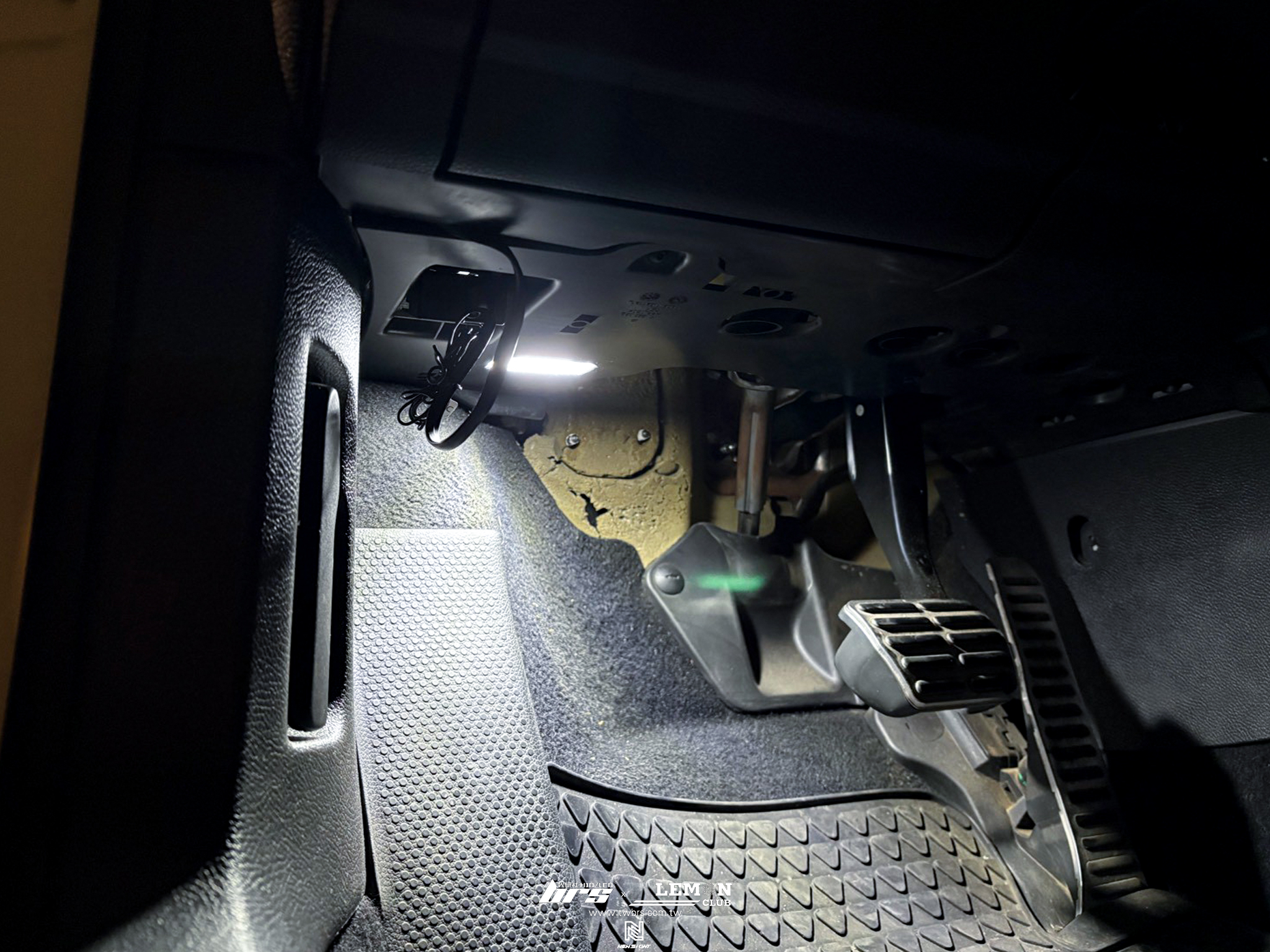 Volkswagen Scirocco 安裝 牌照燈+腳窩燈+室內燈