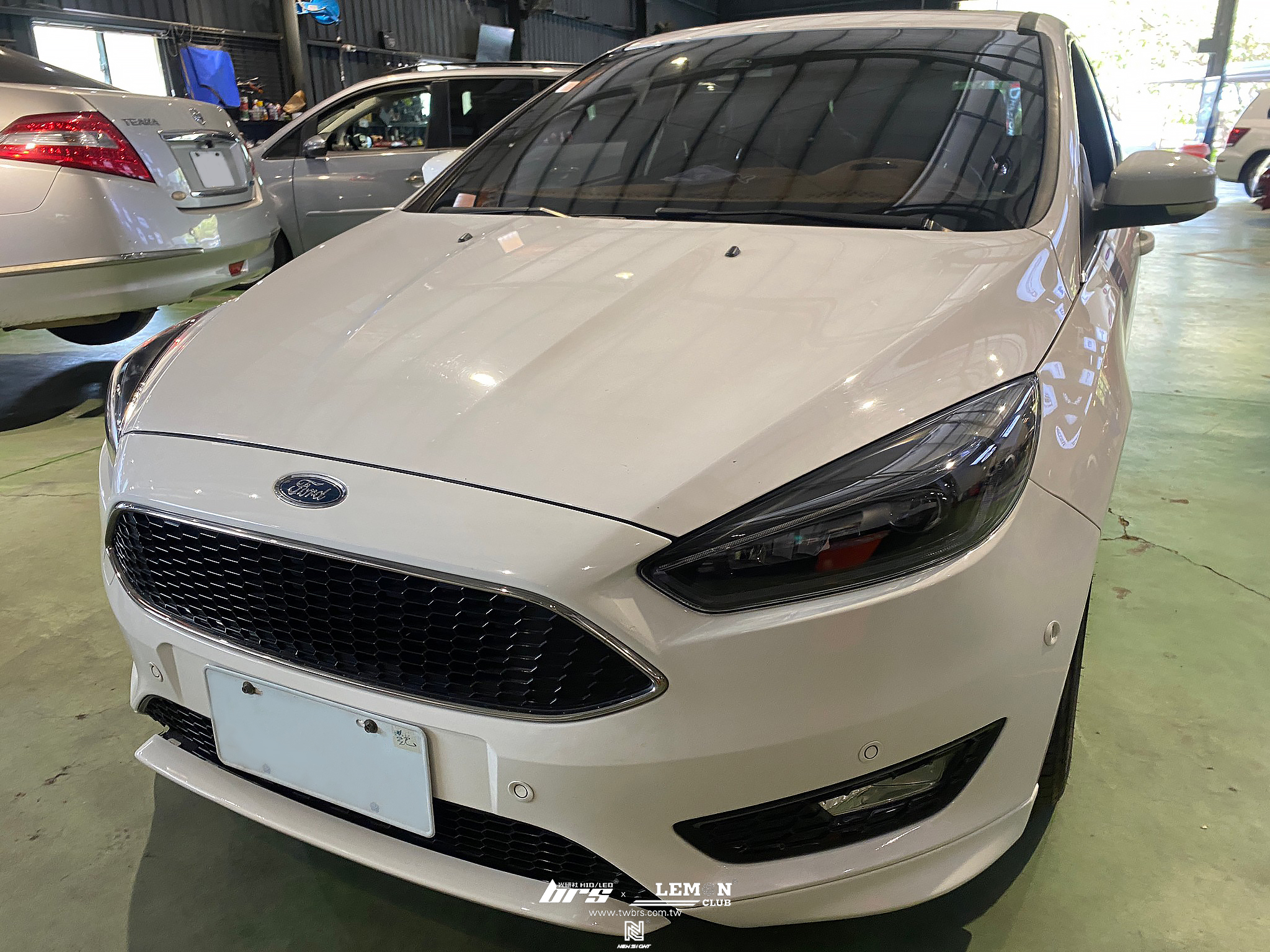 Ford Focus MK3.5 安裝 流水LED導光大燈總成
