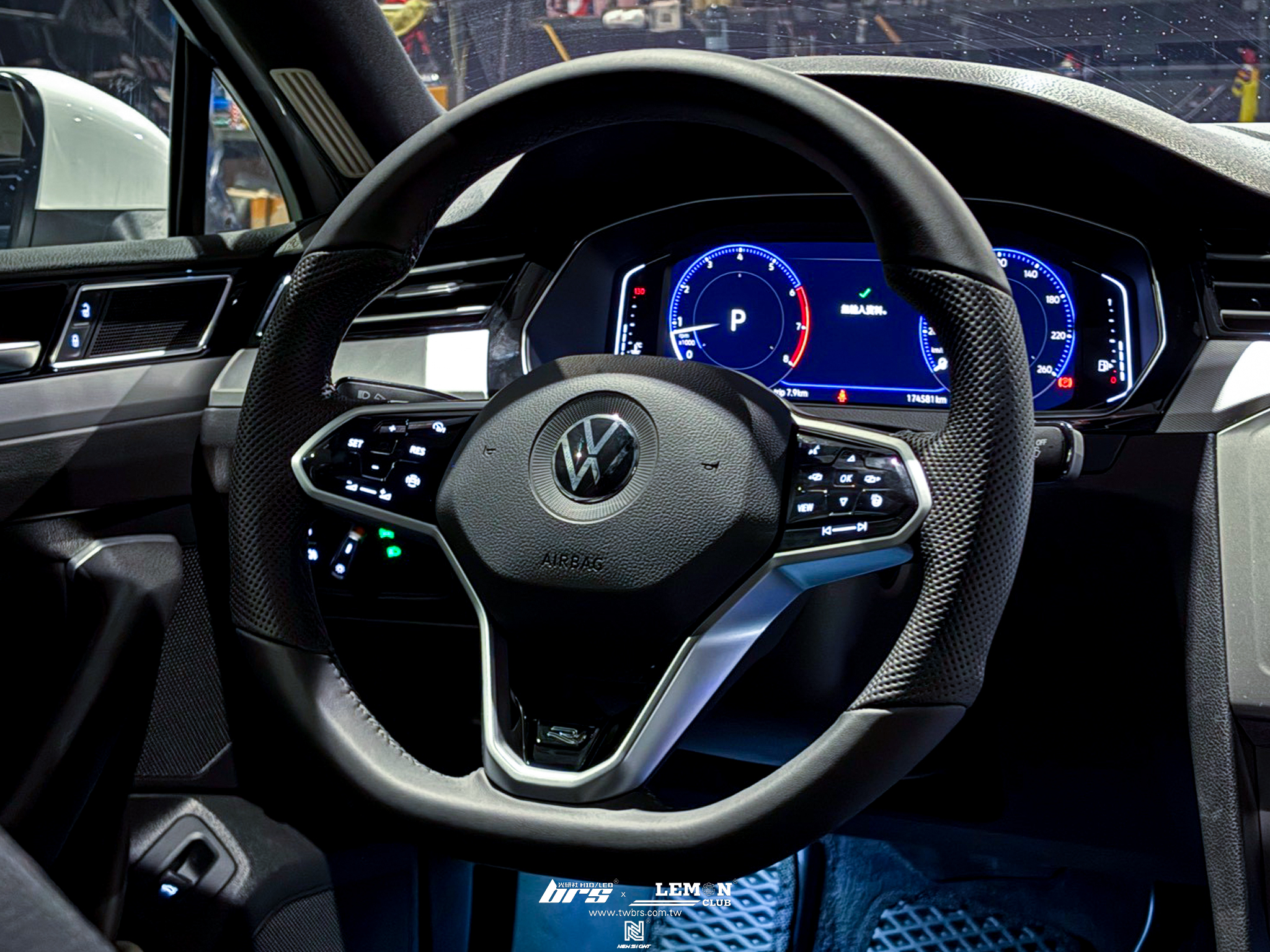 Volkswagen Passat 安裝 360度環景系統+原廠液晶儀表板+附換檔撥片觸碰方向盤+副廠方向盤氣囊