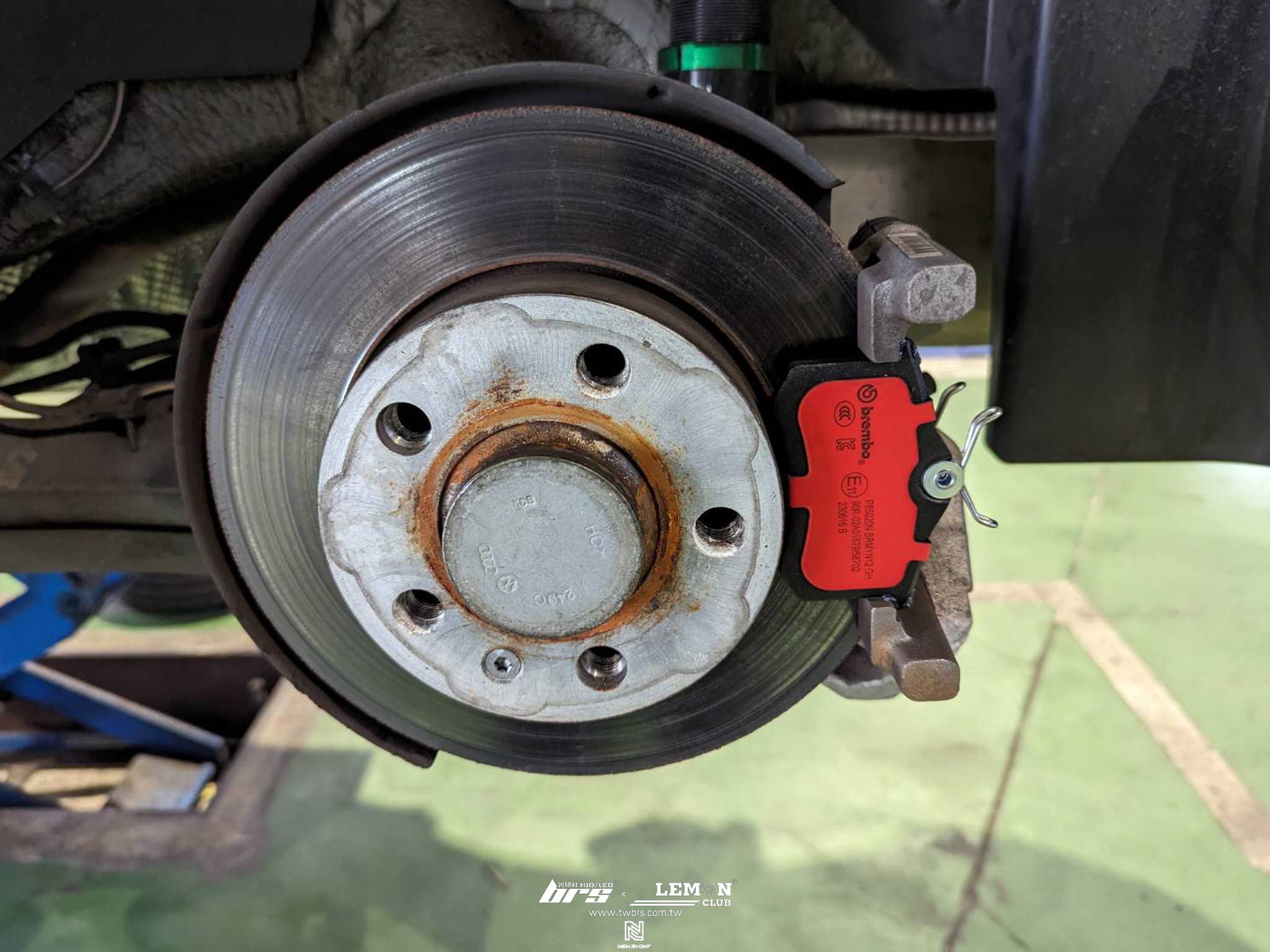 Skoda Scala 安裝 後Brembo來令片(紅皮)