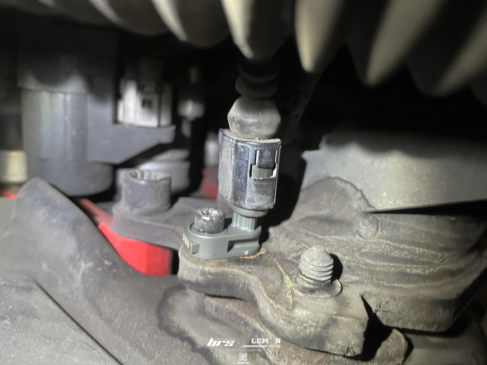 Skoda Octavia 安裝 左後輪速感知器