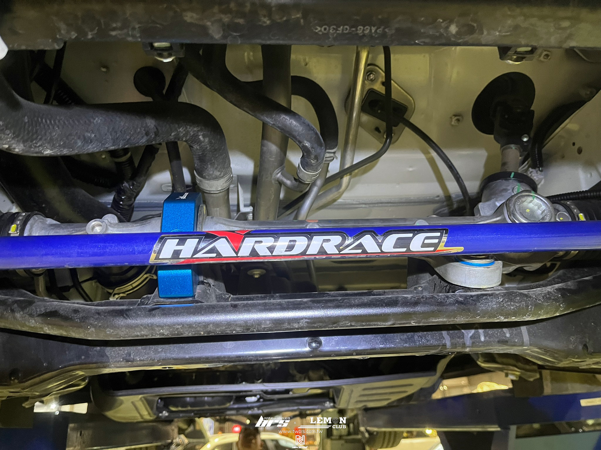 Toyota Town Ace 保養(德國Rheinol萊茵機油0W20+原廠機油芯+曲軸負壓調整器)+12W工作燈+HARDRACE 方向機固定鋁座