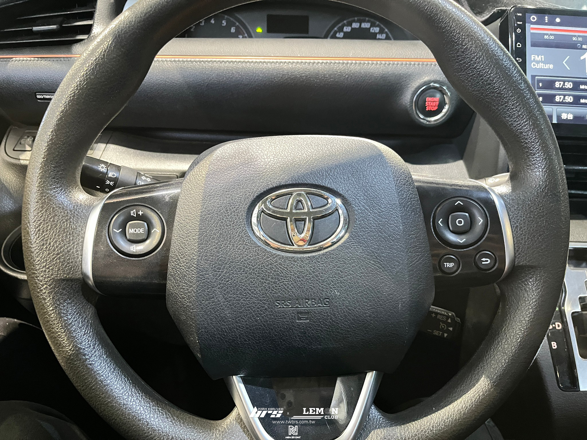 Toyota Sienta 安裝 多功能方向盤按鍵